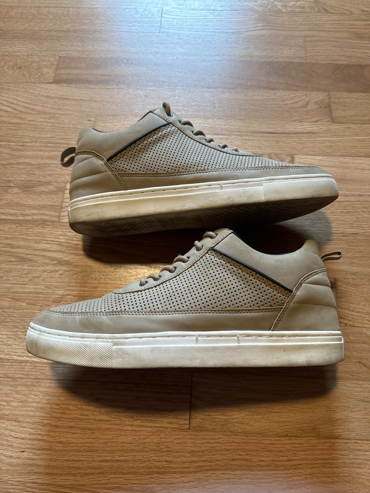 Vintage Vintage Pair Mid-Top Perforated Sneakers -Beige Size 11 US Size US 11 / EU 44 - 1 Thumbnail