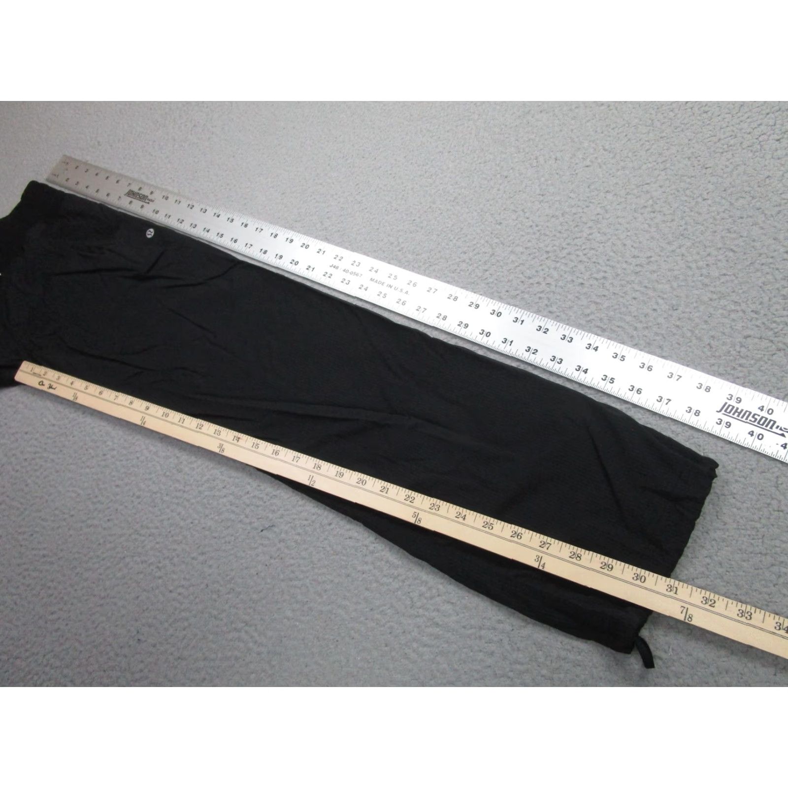 Lululemon VINTAGE Lululemon Track Pants Womens 4 Black Straight Leg Ribbed Waist Stirrup Hem Yoga Size 27" / US 4 / IT 40 - 5 Thumbnail
