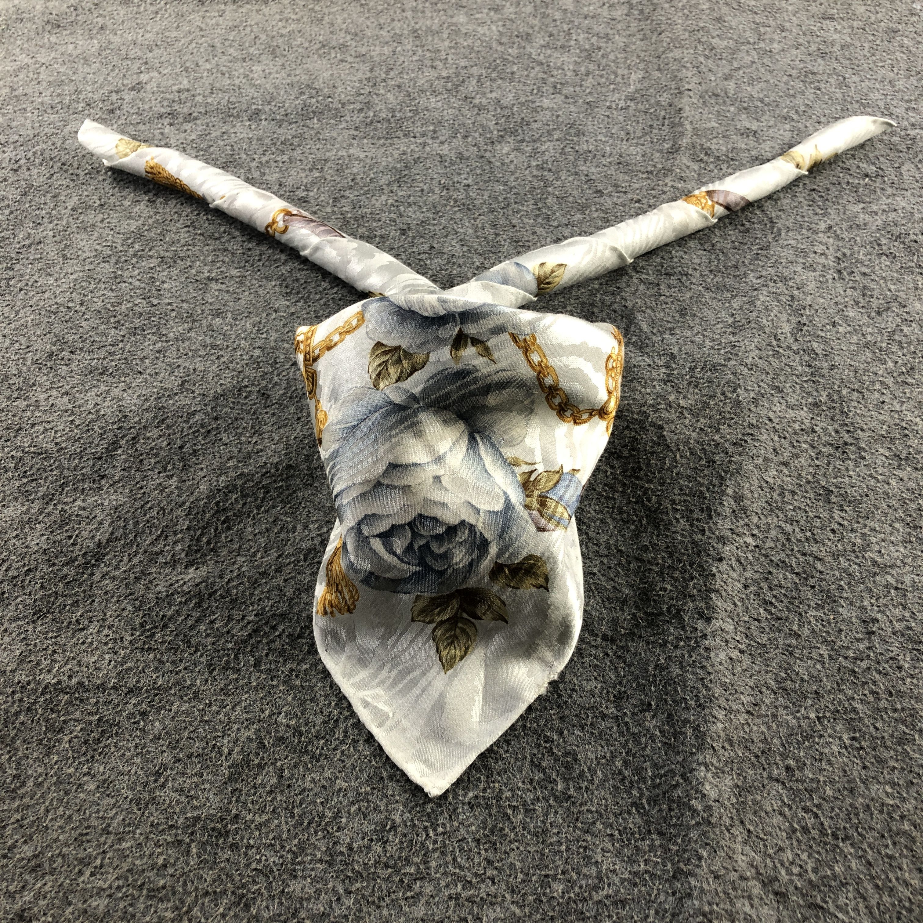 Burberry Burberry Floral Handkerchief Neckerchief Bandana H2730 Size ONE SIZE - 2 Thumbnail