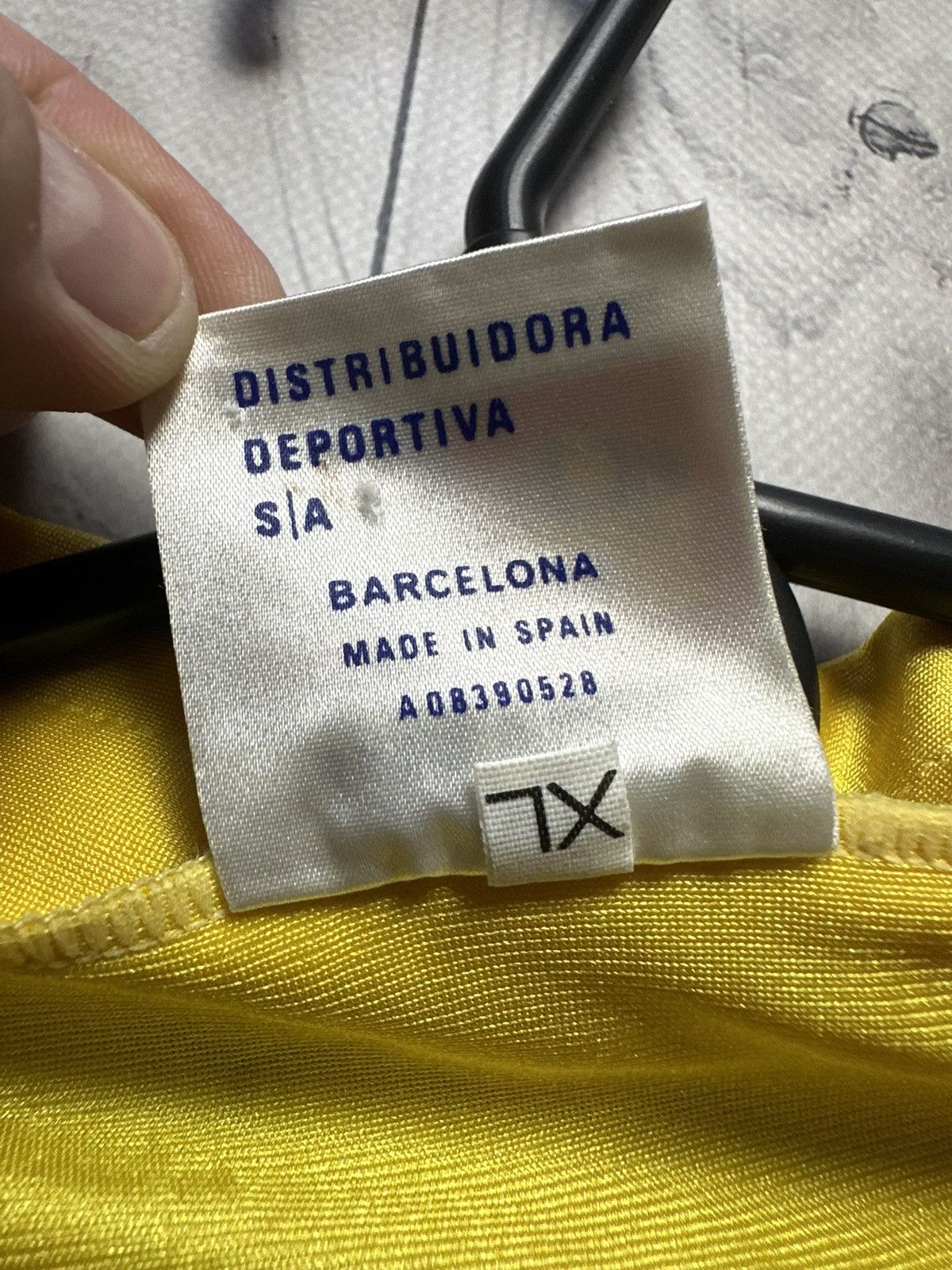 Vintage Vintage Retro Barcelona shirt soccer jersey rare yellow away Size US L / EU 52-54 / 3 - 7 Thumbnail