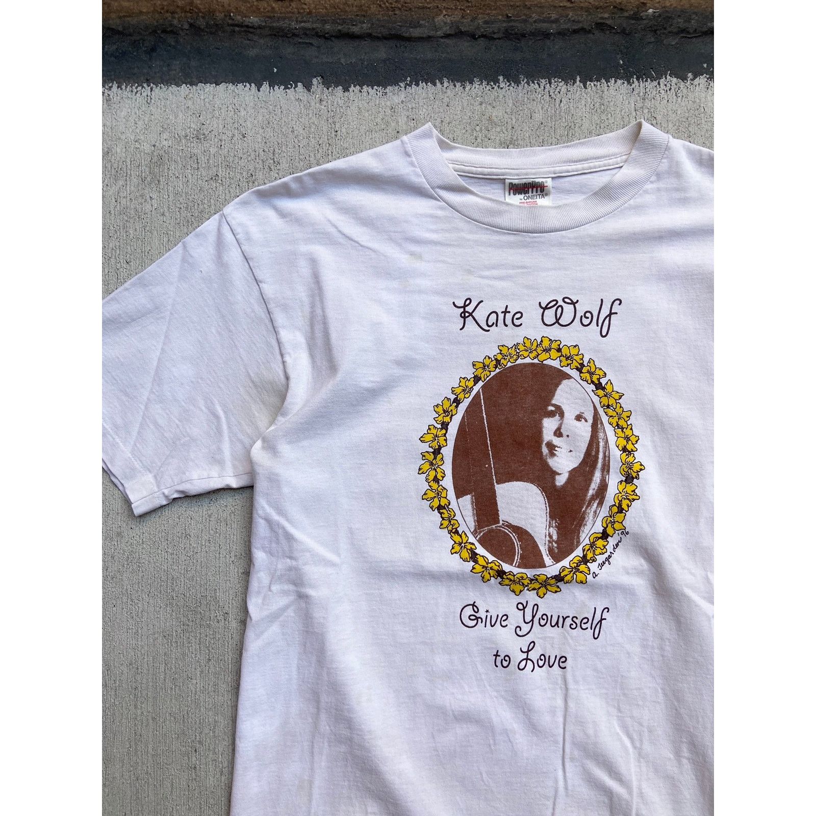 Vintage Vintage 1996 Kate Wolf Give Yourself To Love White T-Shirt Size US L / EU 52-54 / 3 - 6 Thumbnail