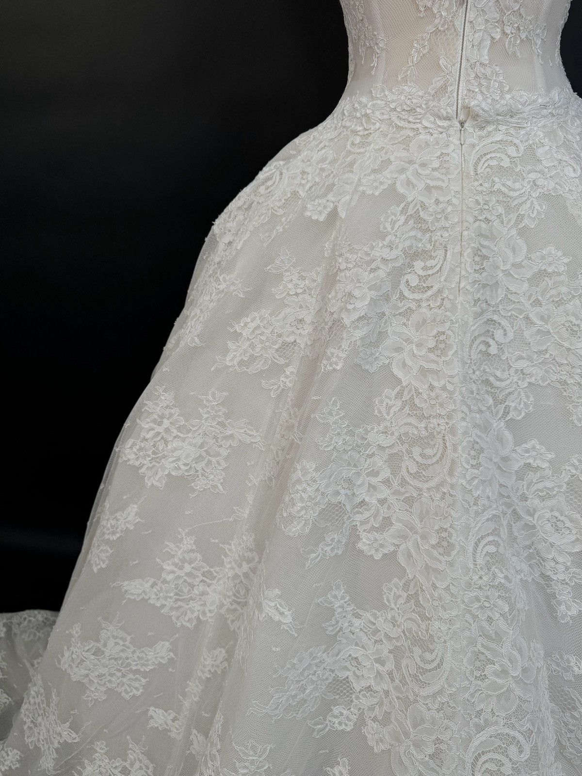 Other US 4-6 French Corded Lace Bridal Gown by Anna Augusta Size S / US 4 / IT 40 - 8 Thumbnail