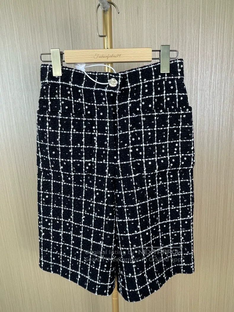 Chanel Chanel Sequined black and white plaid tweed shorts Size 24" / US 00 / IT 34 - 1 Thumbnail