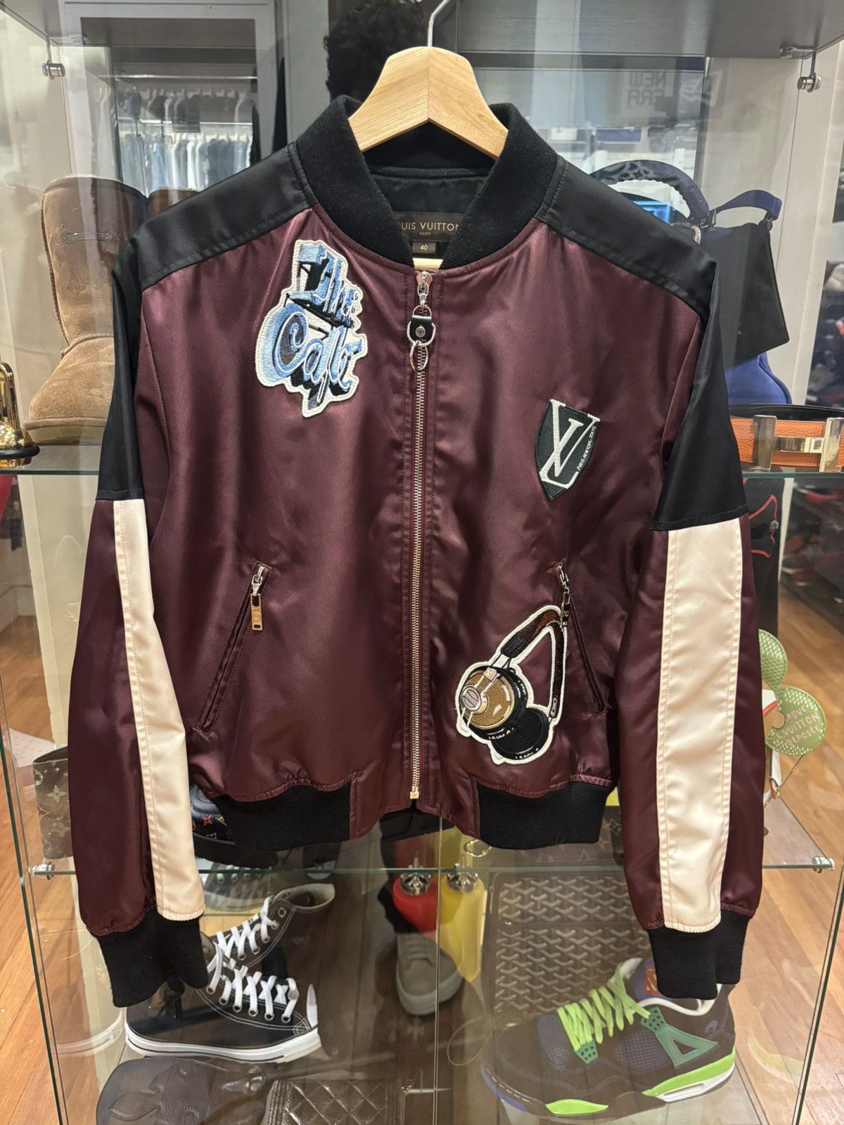 Louis Vuitton Louis Vuitton cropped patch bomber jacket Size US XXS / EU 40 - 1 Thumbnail