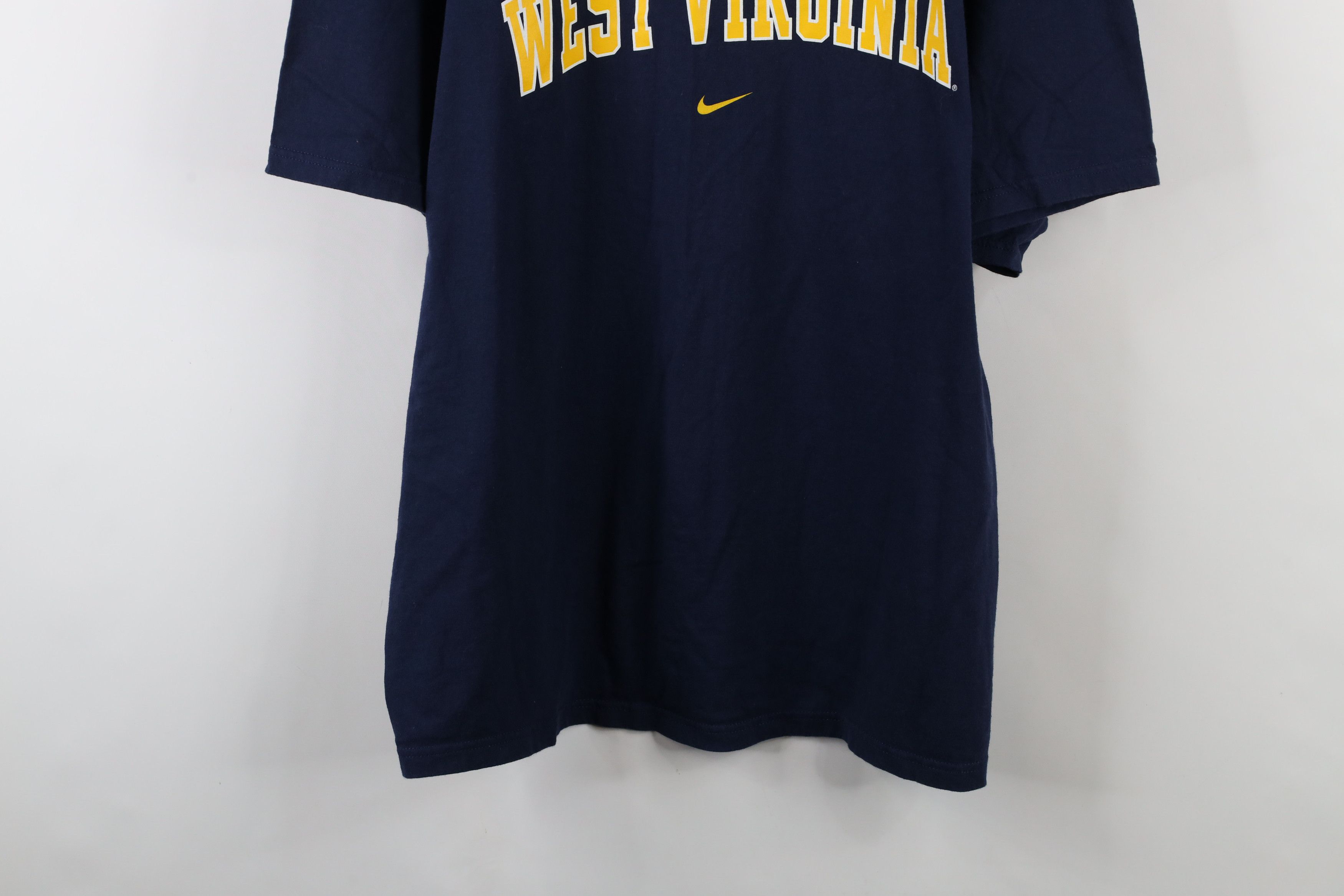 Nike × Vintage Vintage Nike Center Swoosh West Virginia University T-Shirt Size US XL / EU 56 / 4 - 3 Thumbnail