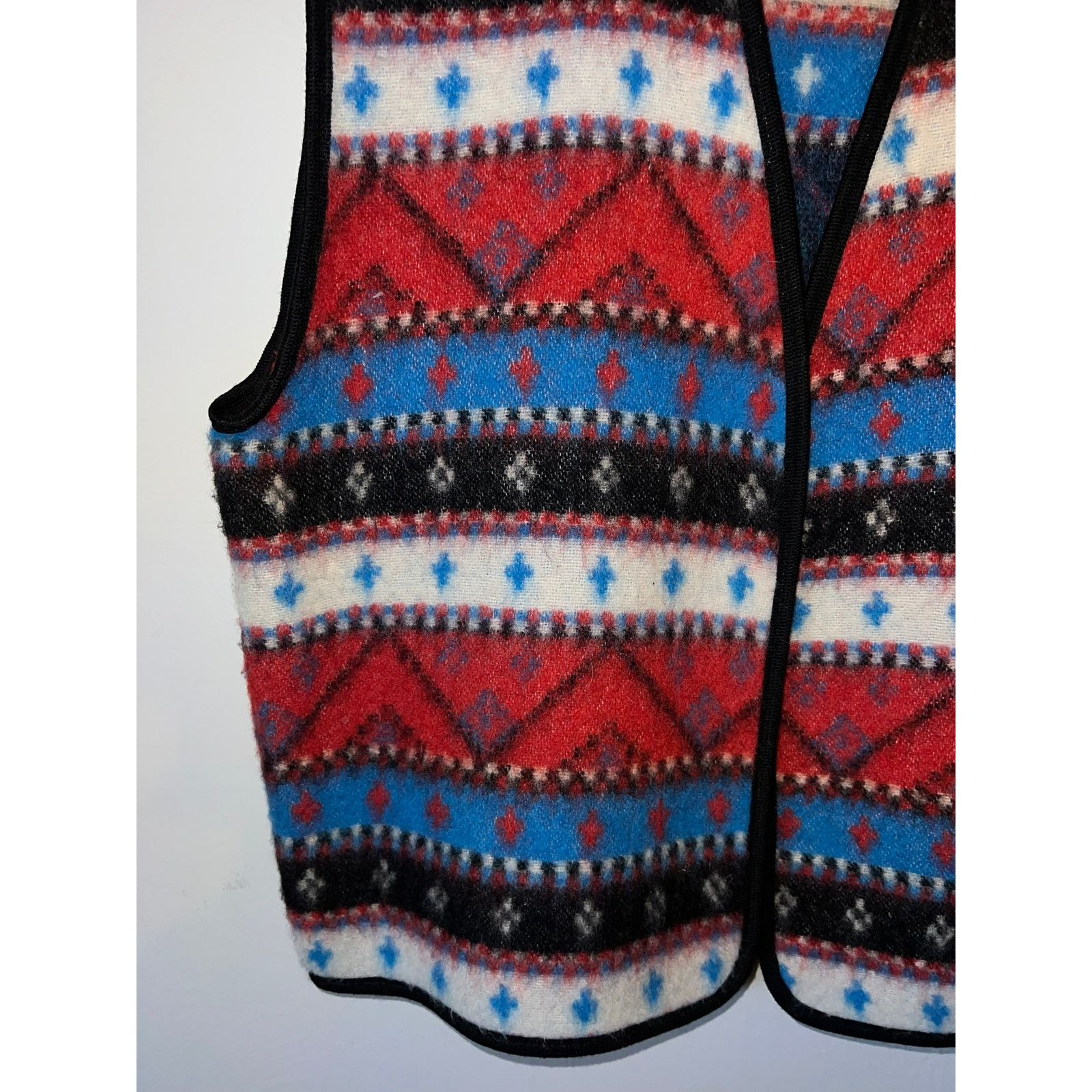 Vintage Vintage Norway Wool Vest Liliumn Design Of Norway XL Size US XL / EU 56 / 4 - 4 Thumbnail