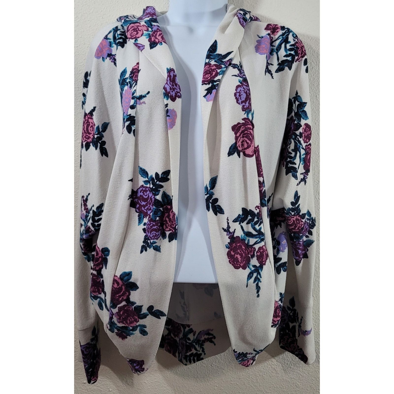 Other It's Our Time White Purple Floral Hooded Cardigan Sweater L Size L / US 10 / IT 46 - 1 Thumbnail