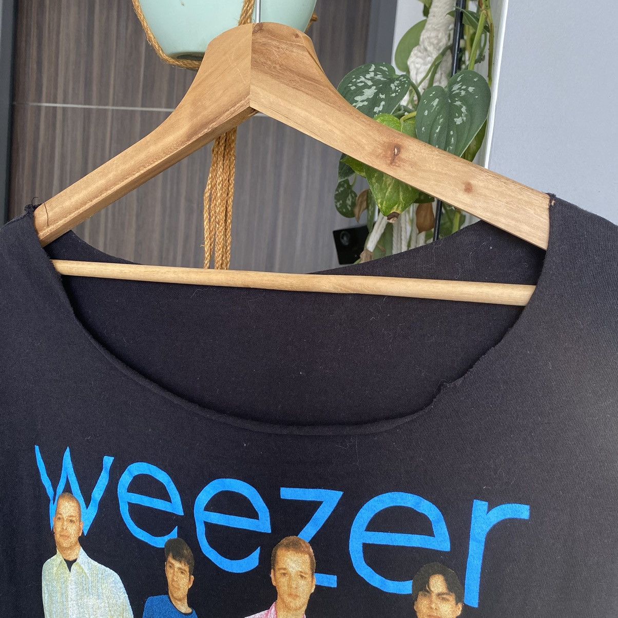 Band Tees Thrashed Weezer Rock Band ERD GRUNGE GRAIL OG FADED TSHIRT Size US M / EU 48-50 / 2 - 5 Thumbnail