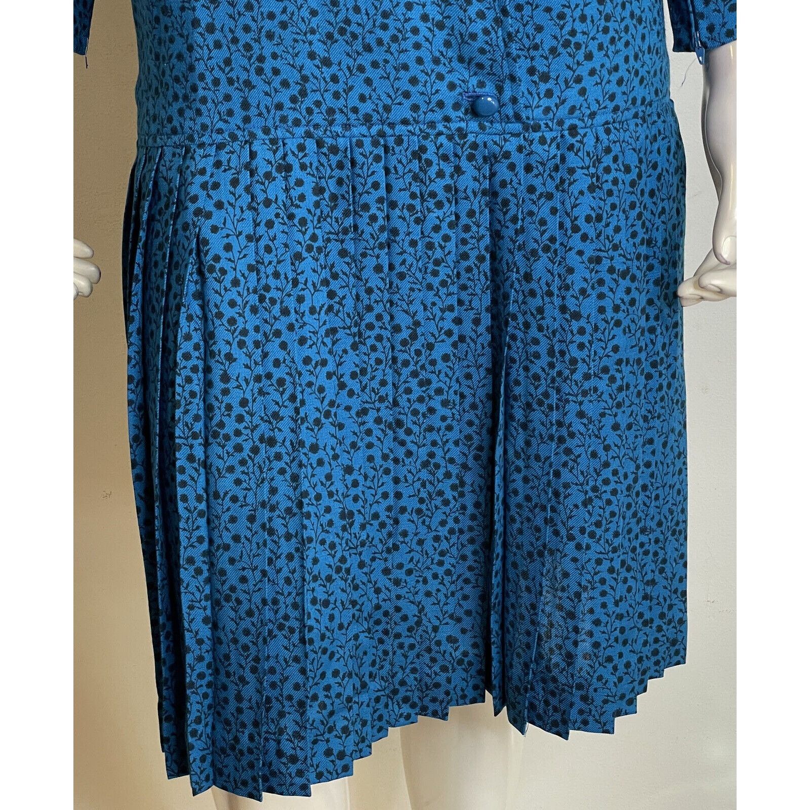 Valentino Vintage Valentino Boutique Blue Floral Wool Dress 10 Pleated Size L / US 10 / IT 46 - 9 Thumbnail