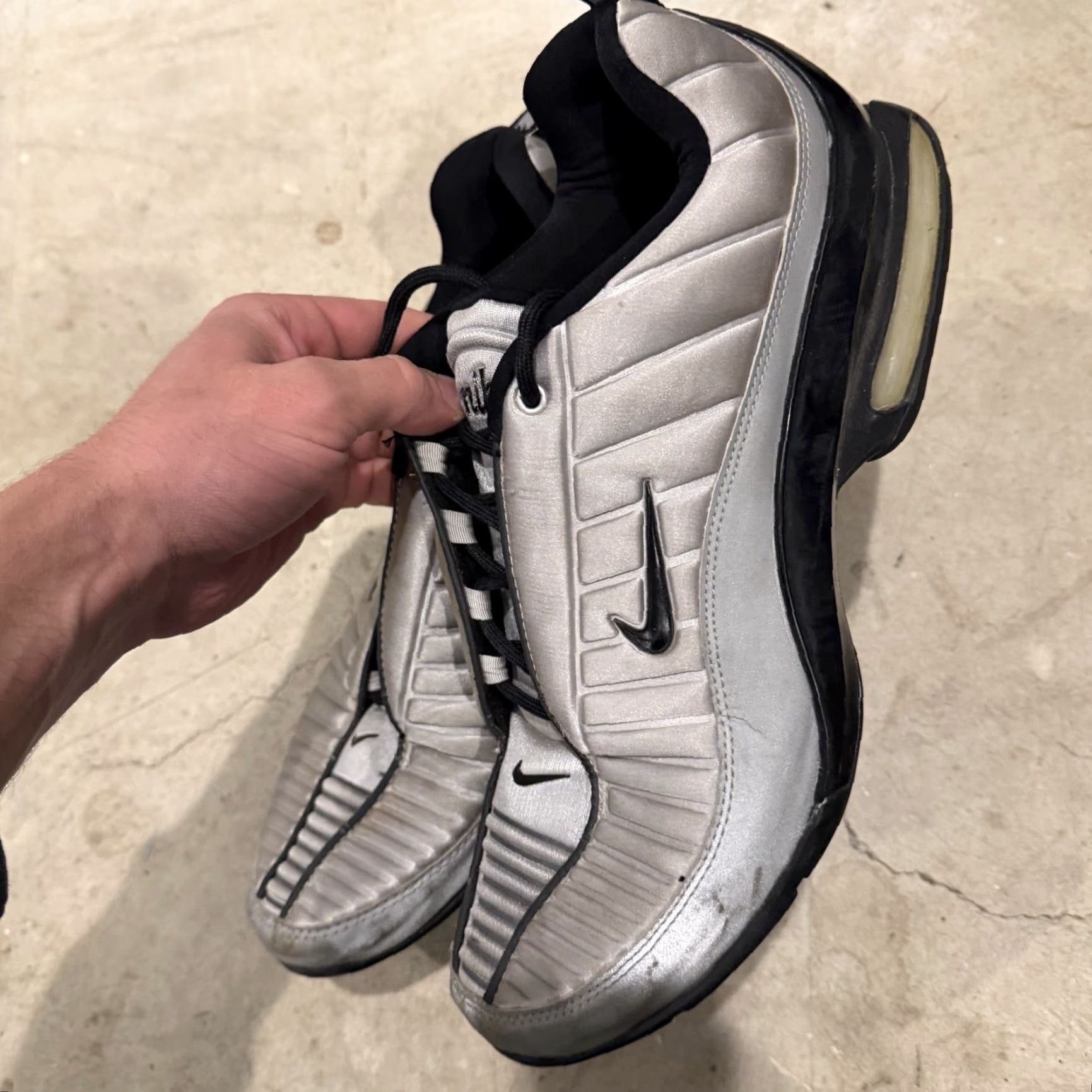 Nike VINTAGE Nike Air Mens 13 Metallic Silver 302468-004 Sneaker Distressed Fair Womens Mens Boys Size US 13 / EU 46 - 6 Thumbnail