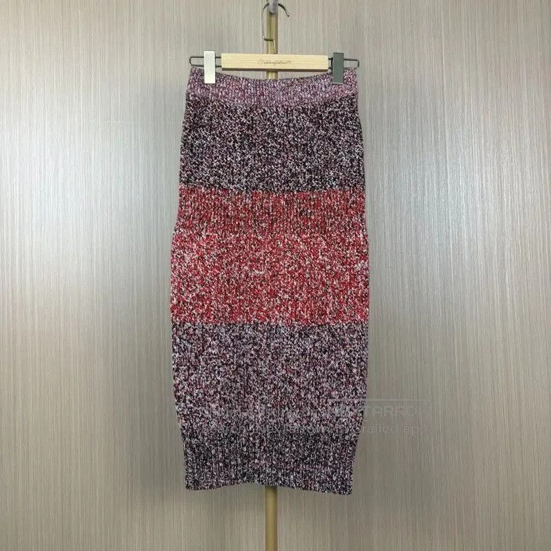 Burberry Burberry Color Block Wool Skirt for Women. Size 22" - 2 Thumbnail