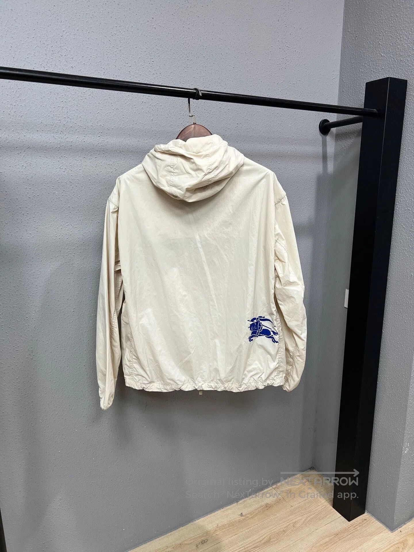 burberry lightweight white hooded jacket.