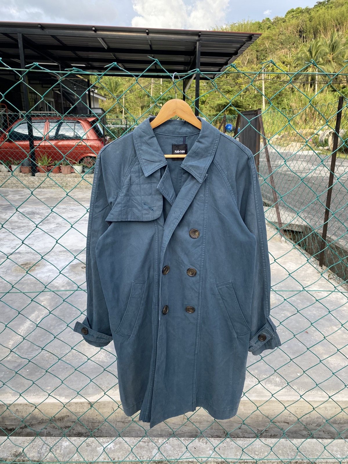Ne-net trench coat