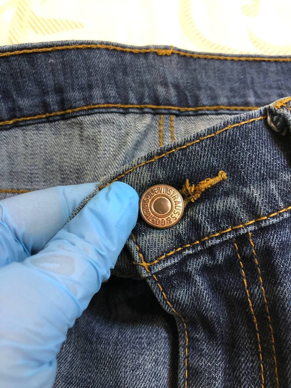 Levi's Vintage Levi's Light Wash Jeans 90s Distressed Faded Size US 31 - 4 Thumbnail