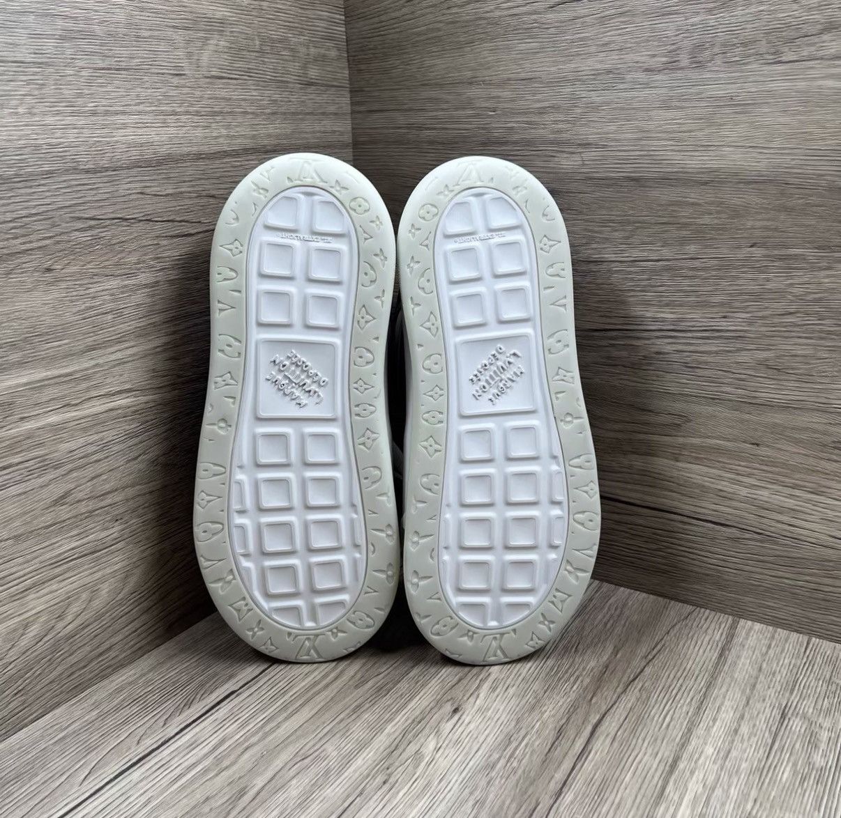 Louis Vuitton Louis Vuitton LV Tilted Black Biscuit Sneakers J41 Size US 8.5 / EU 41-42 - 5 Thumbnail