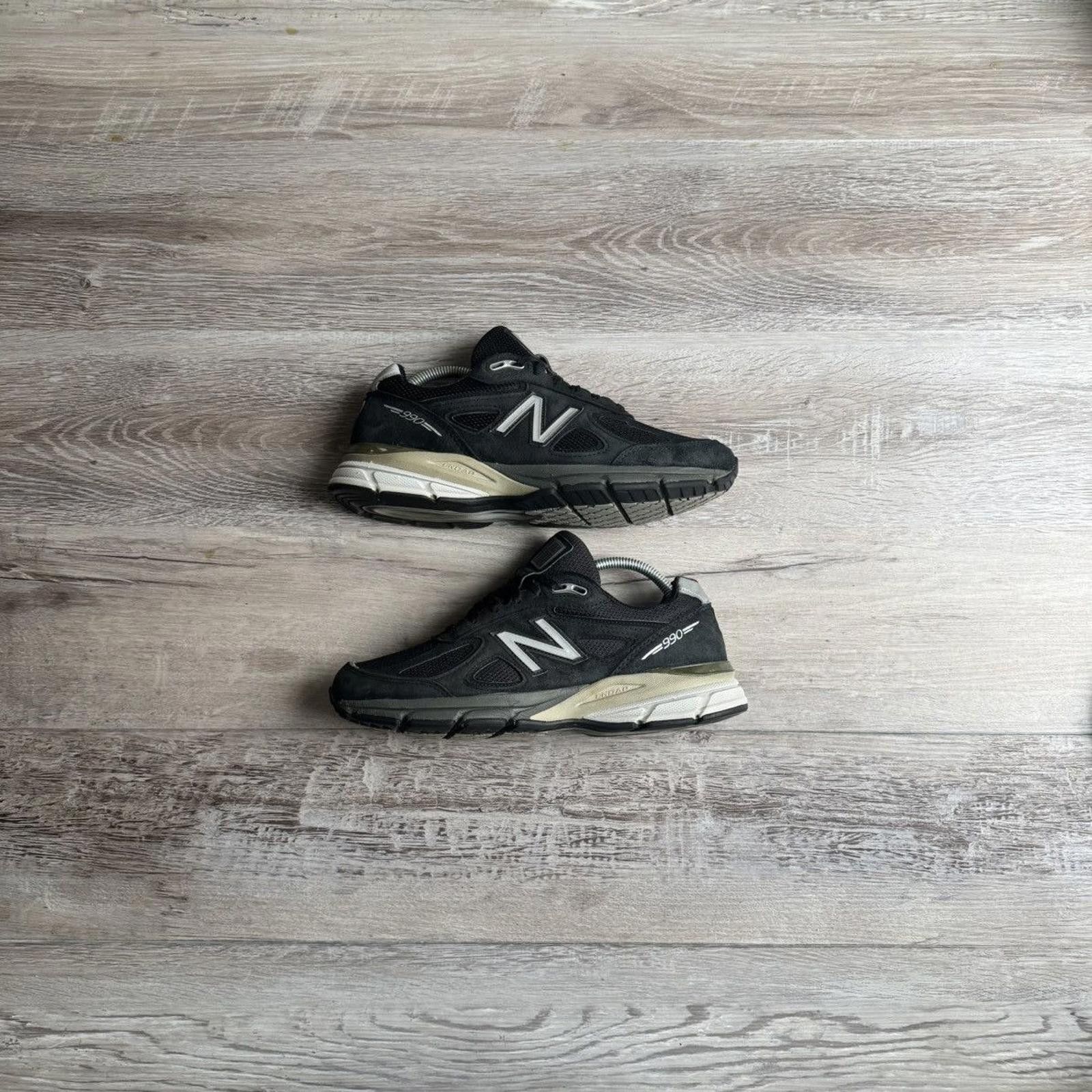 NEW BALANCE • WMNS 990v4 MiUSA Black Silver (7M)