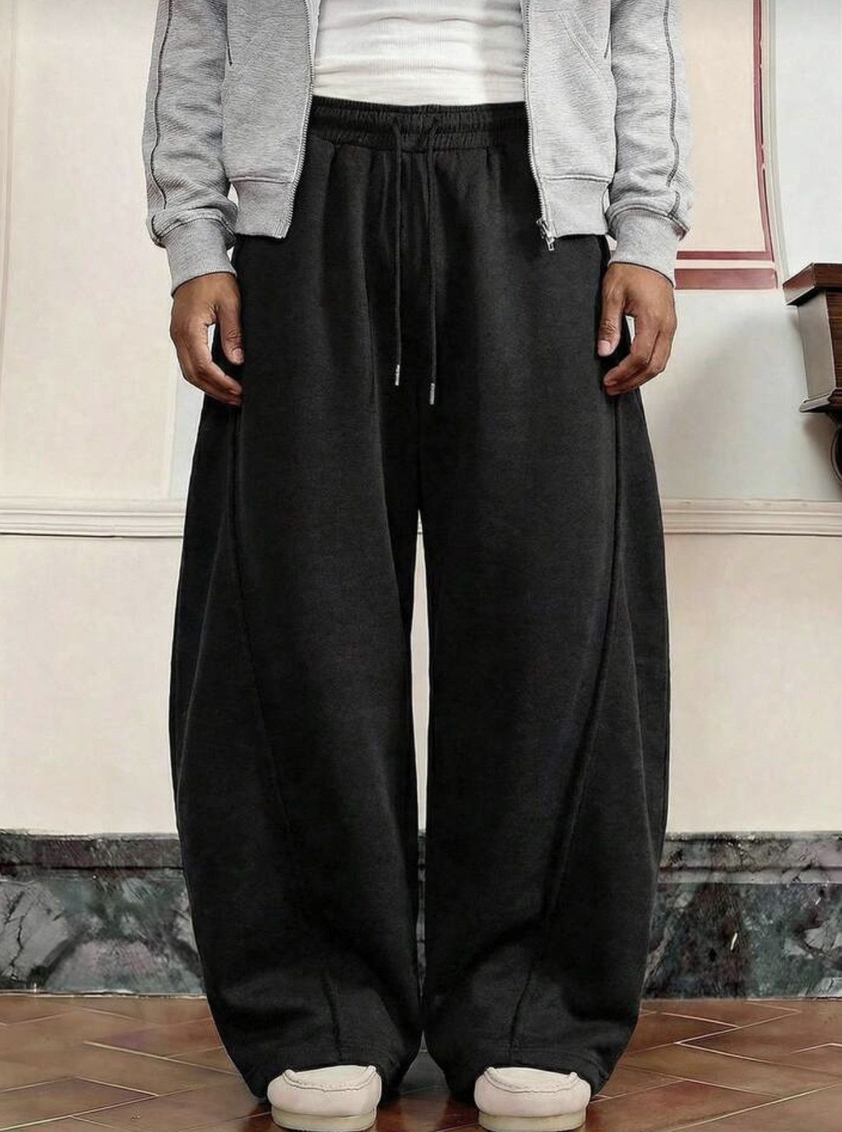 VIBE Hip Hop Elastic Waist Baggy Sweatpants Size US 32 / EU 48 - 1 Thumbnail