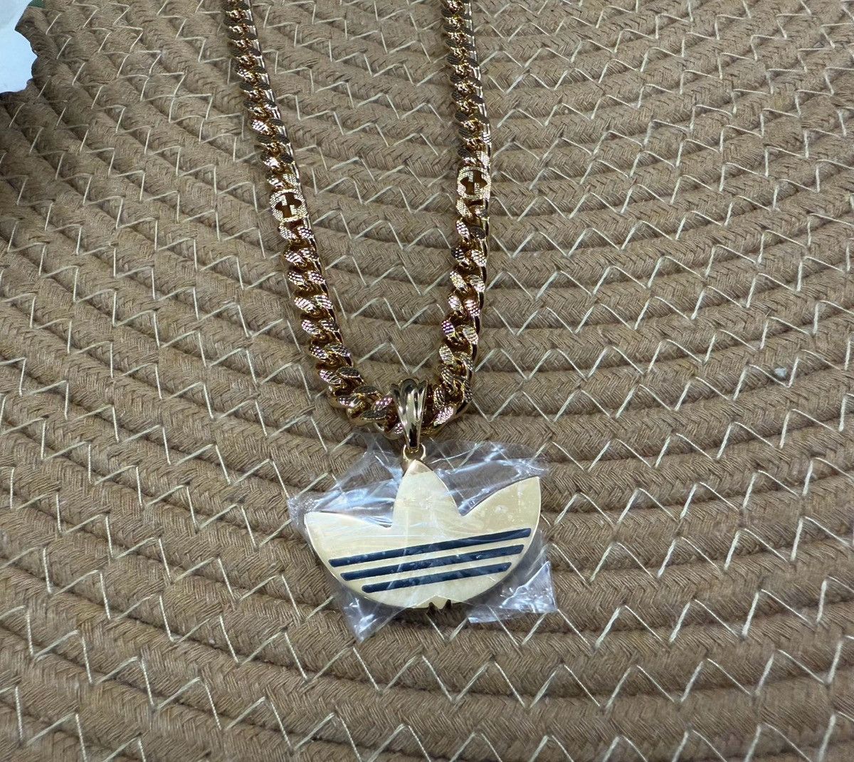 Gucci Enamel Gourmette Trefoil Small Pendant Necklace Size ONE SIZE - 8 Thumbnail