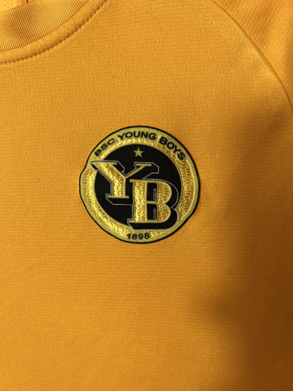 Nike BSC YOUNG BOYS 2018 2019 TRAINING FOOTBALL SHIRT NIKE JERSEY Size US S / EU 44-46 / 1 - 4 Thumbnail