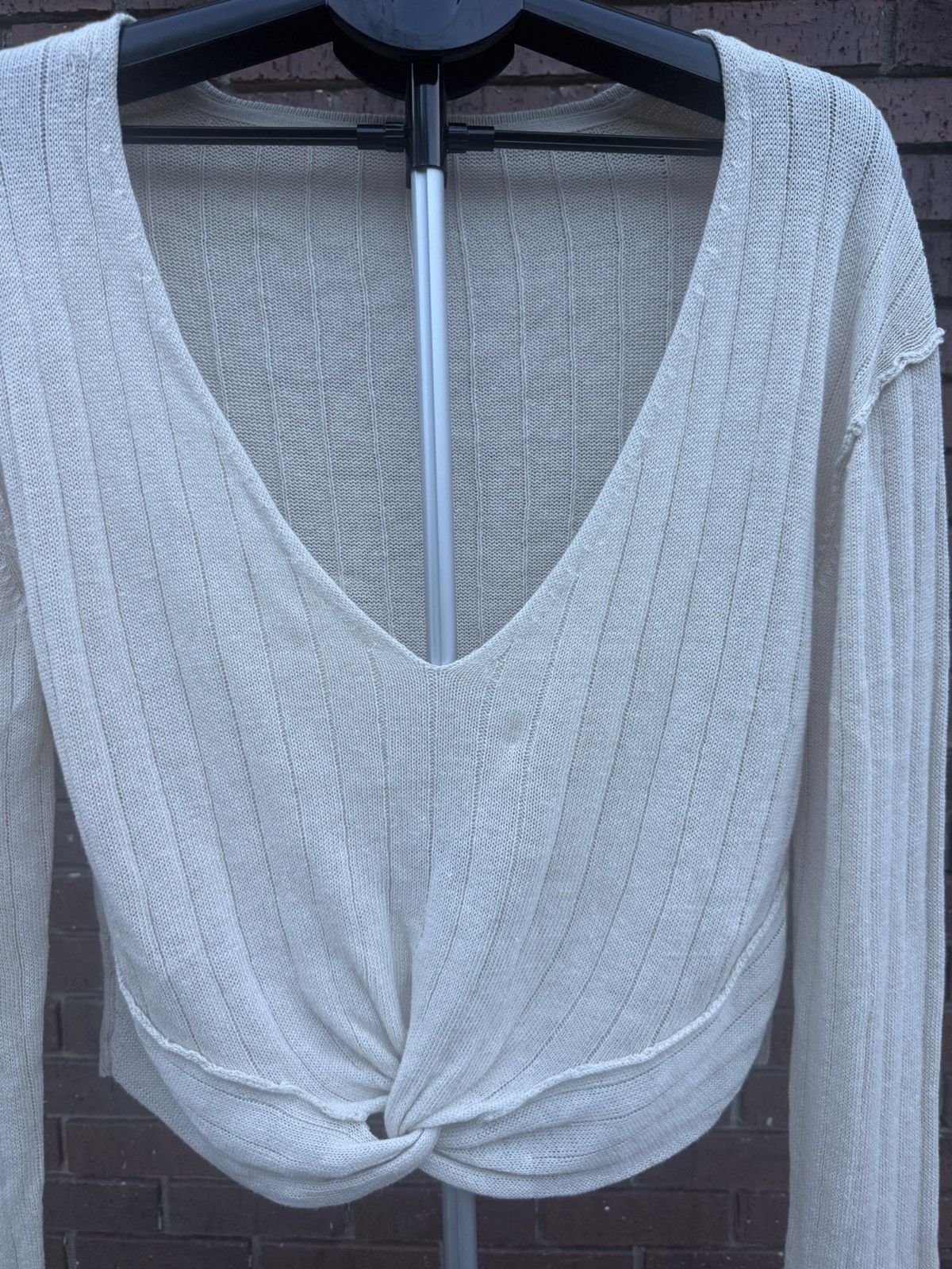 Free People Free People V-Neck Twisted Knot Front Linen Knit Sweater Size M / US 6-8 / IT 42-44 - 2 Thumbnail