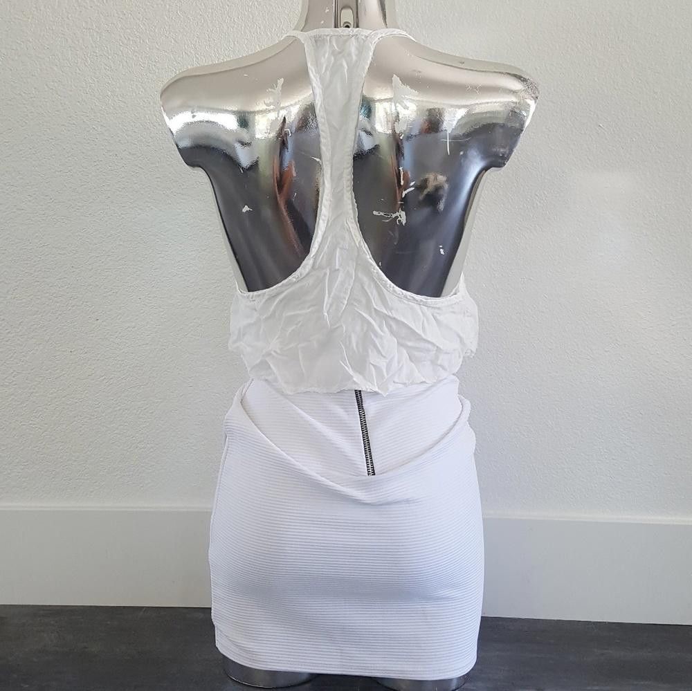Designer White Classy Racerback Melville Cropped Blouse Size ONE SIZE - 2 Thumbnail