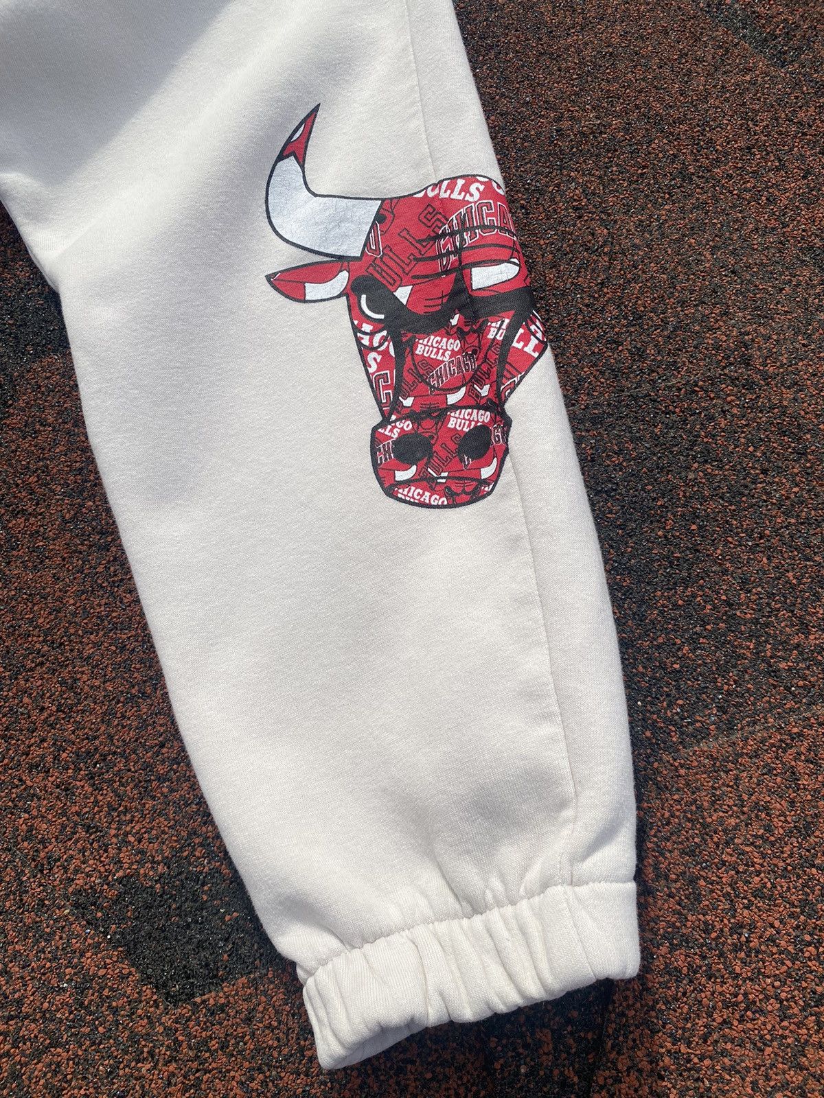 NBA × Vintage VTG CHICAGO BULLS NBA Basketball Team Sweatpants Light Beige Size US 34 / EU 50 - 5 Thumbnail