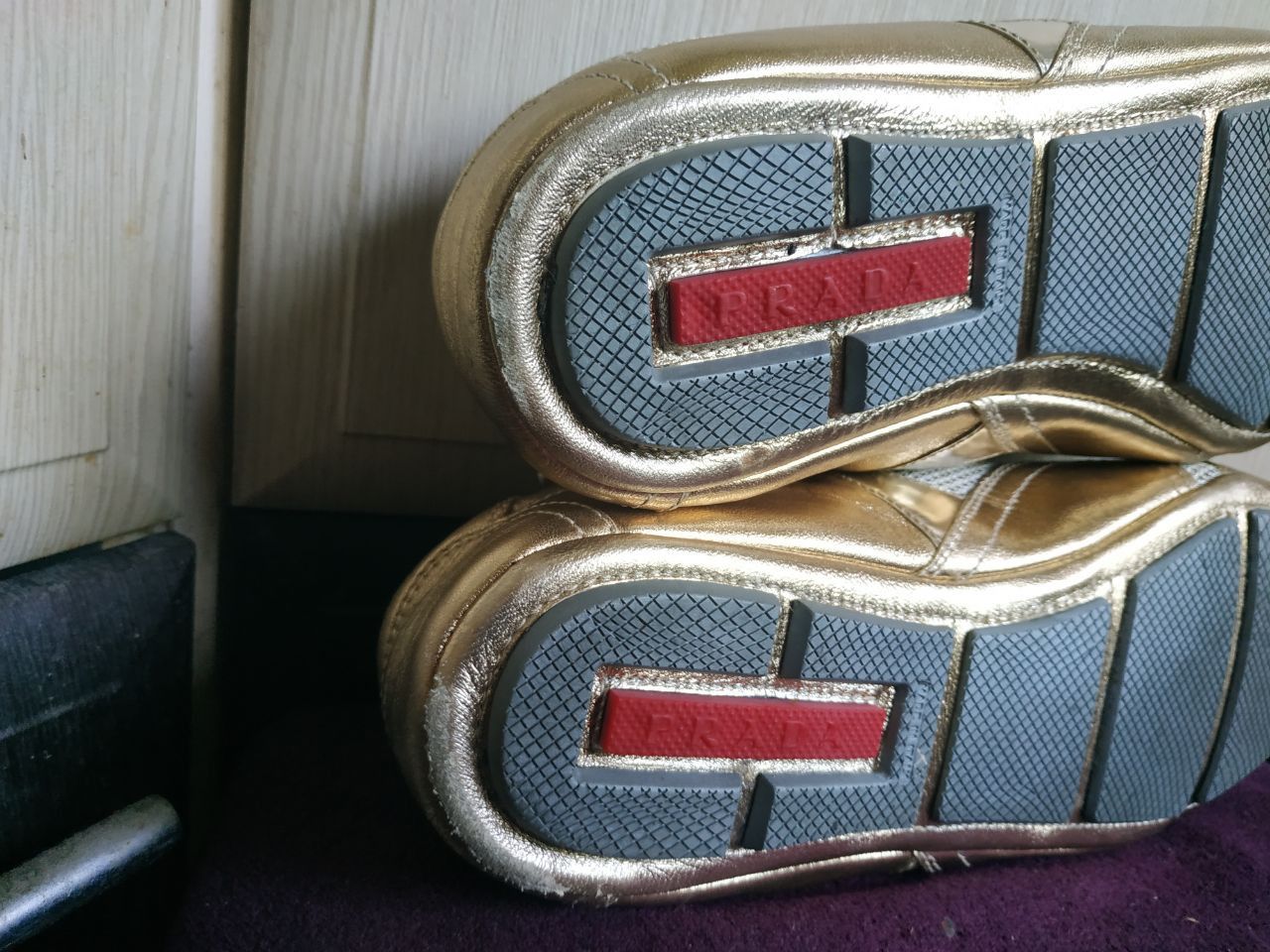 Prada Prada Linea Rossa Gold Metallic Sneakers EU39.5 Size US 9 / IT 39 - 11 Thumbnail