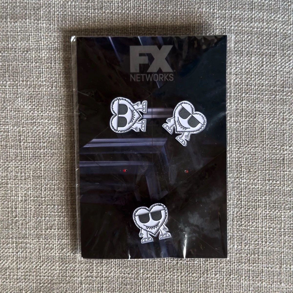 Other Emoji Heart with Glasses SDCC 2015 Pins Promo Comic Con FX Size ONE SIZE - 3 Thumbnail