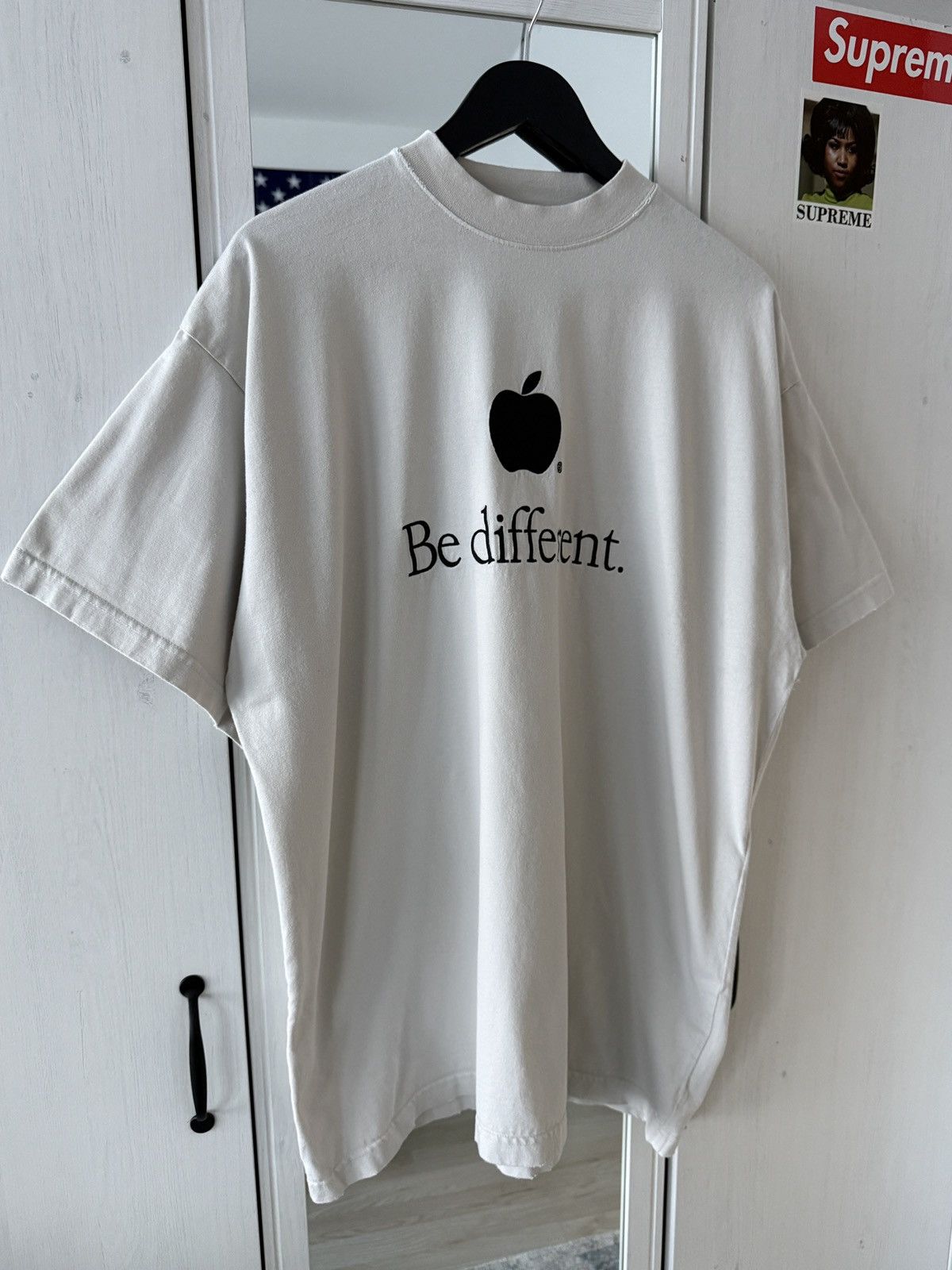 Balenciaga Balenciaga Be Different T-Shirt Size US S / EU 44-46 / 1 - 1 Thumbnail