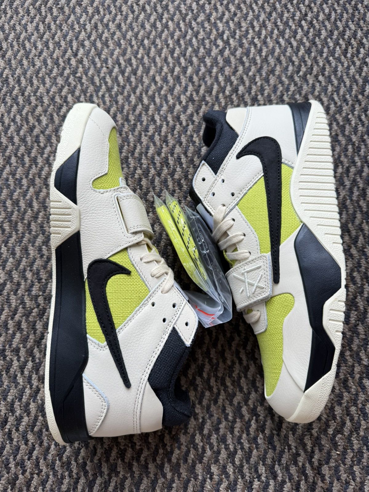 Jordan Brand × Travis Scott Jumpman Jack TR Bright Cactus Size US 11 / EU 44 - 3 Thumbnail