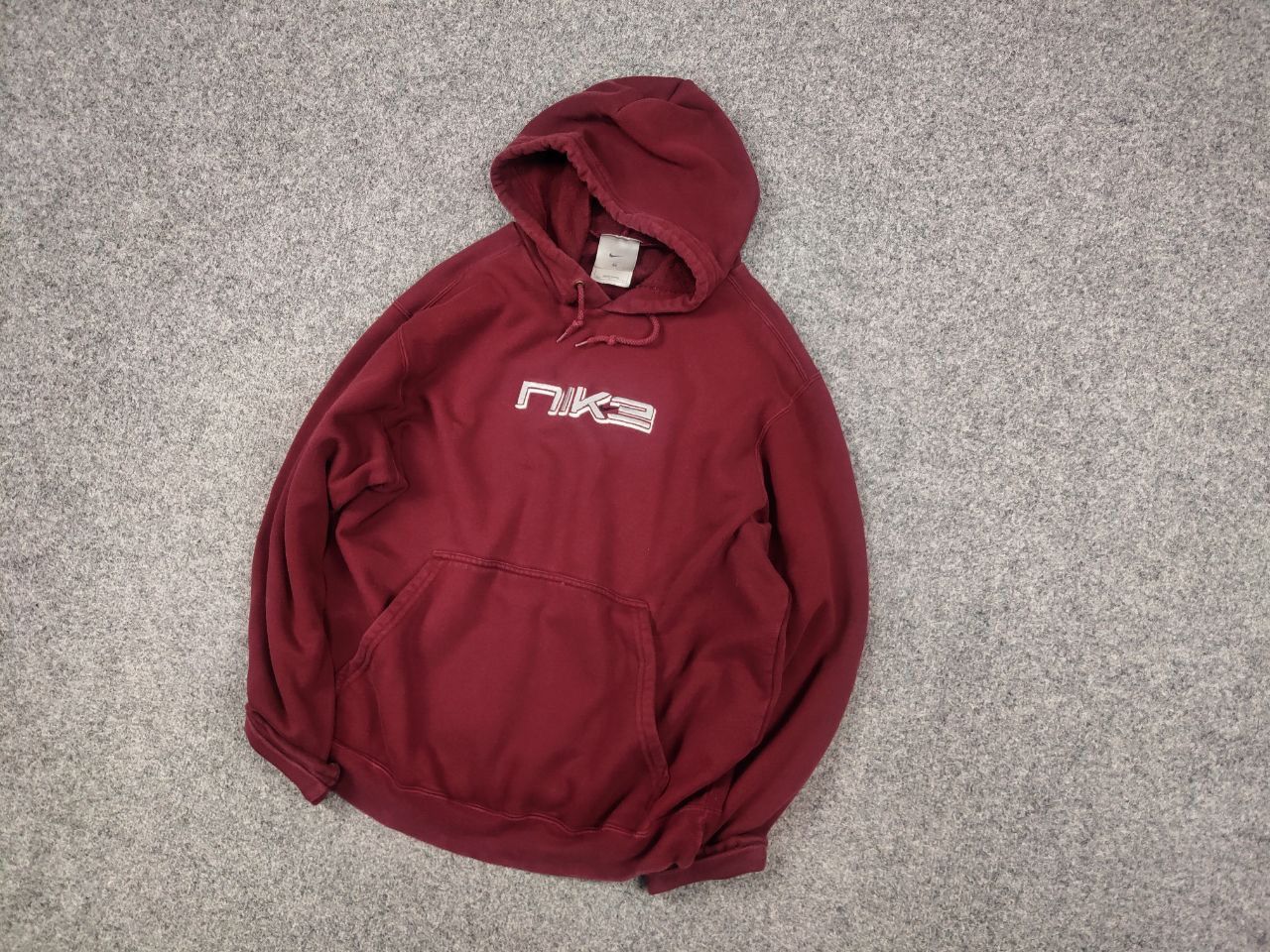 Nike Vintage Nike Center Logo Embroidered Y2K Hoodie Oversized Size US S / EU 44-46 / 1 - 4 Thumbnail