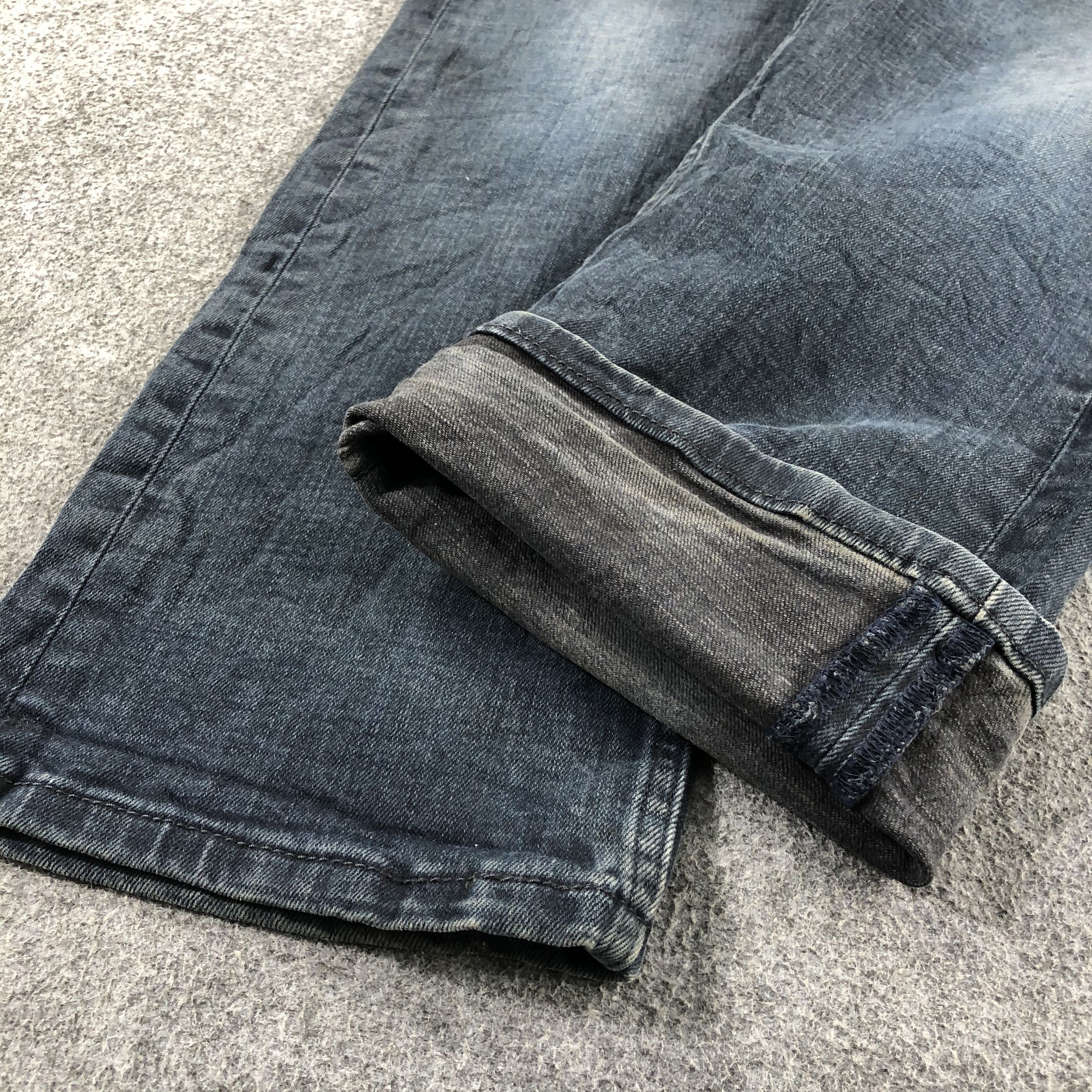 Vintage Faded Black Levis 513 Jeans-J2574