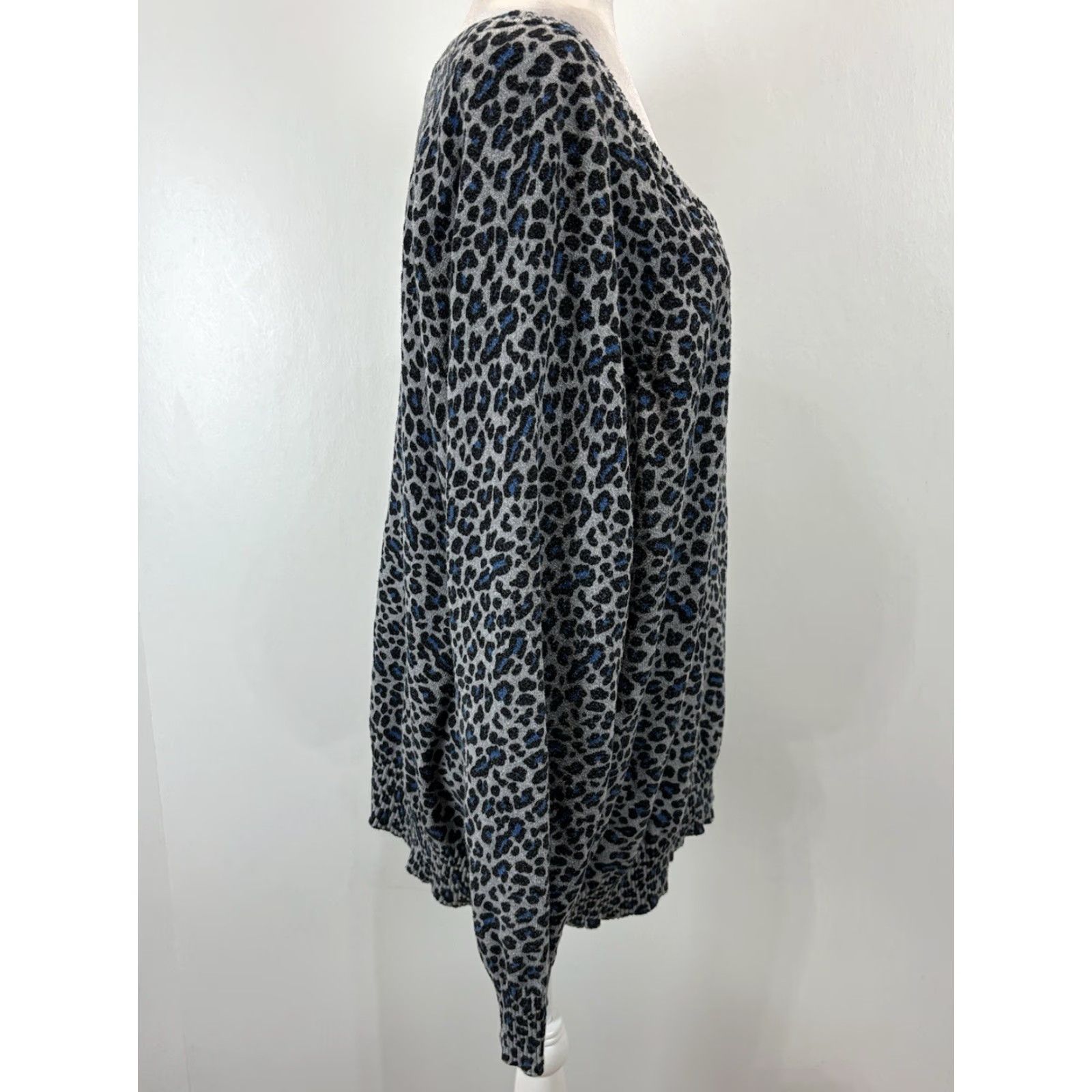 Torrid Torrid Blue & Grey Animal Print Sweater Sz 3 3X Plus Round Neck Size XXL / US 16-18 / IT 52-54 - 4 Thumbnail