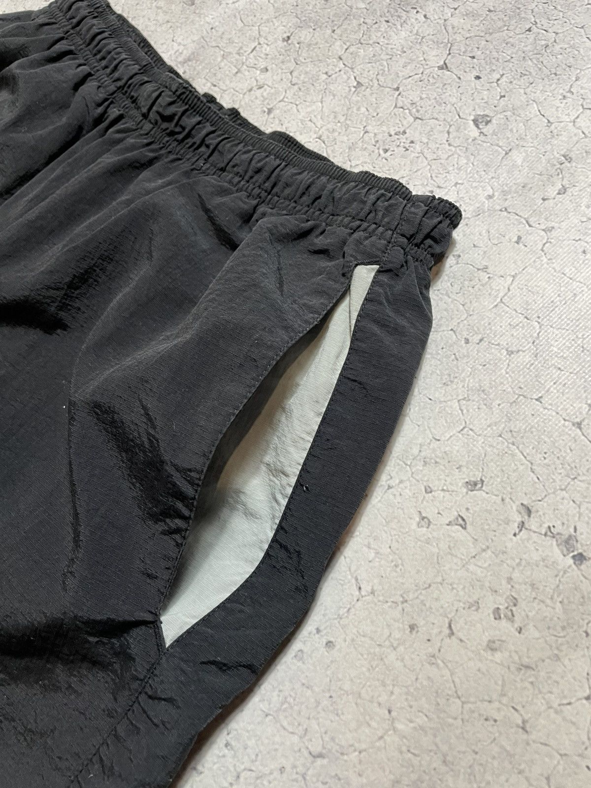 Nike × Vintage Vintage Nylon Nike Swoosh Logo Drill Y2K Shorts Size US 34 / EU 50 - 4 Thumbnail