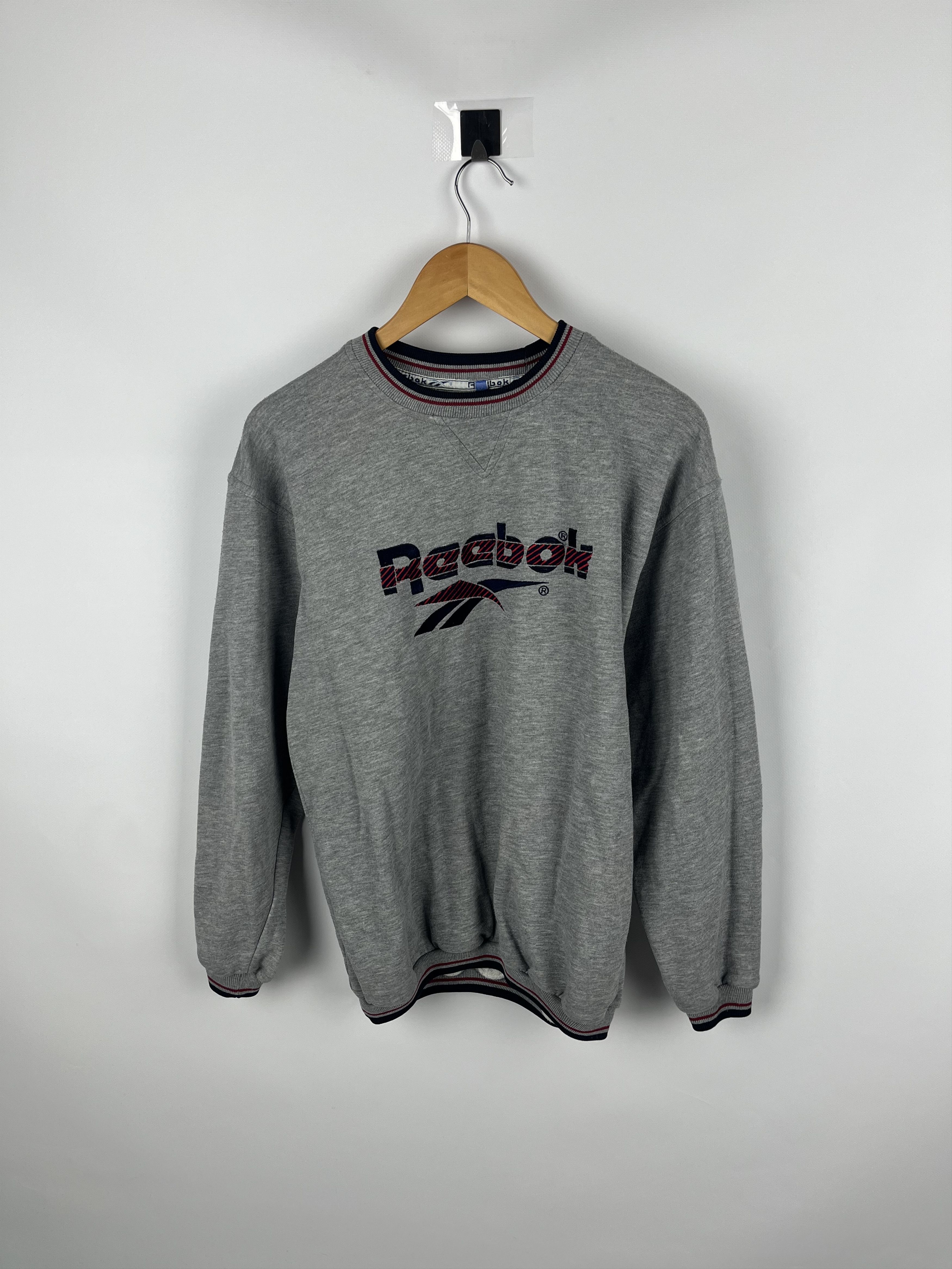 Reebok Vintage Reebok Sweatshirt 00s Grunge Baggy Fit Size Medium Size US M / EU 48-50 / 2 - 1 Thumbnail