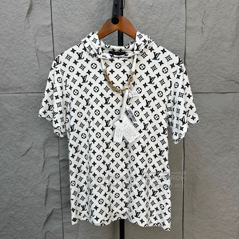 Louis Vuitton Louis Vuitton White logo full-print hooded short sleeves Size US M / EU 48-50 / 2 - 1 Thumbnail