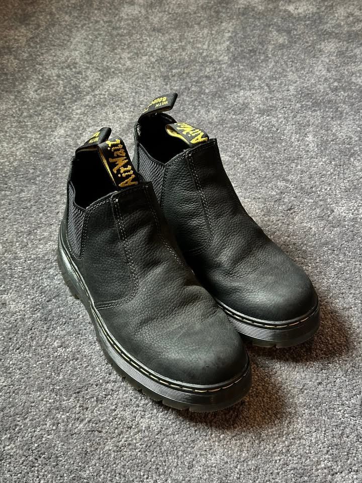 Dr. Martens Chelsea Boots 2976 Ambassador Size US 9 / EU 42 - 2 Thumbnail