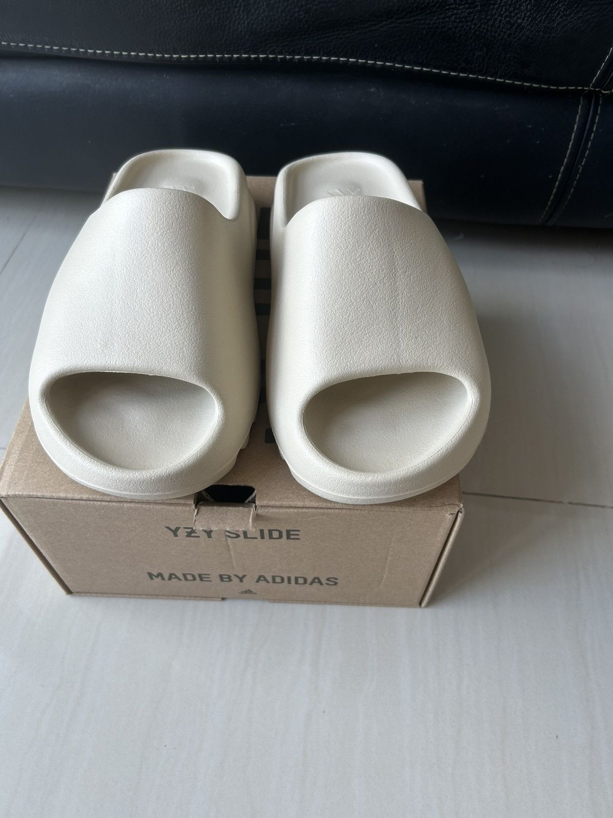 Adidas × Yeezy Yeezy Slide Bone 2022/2023 Size US 6 / EU 39 - 1 Thumbnail