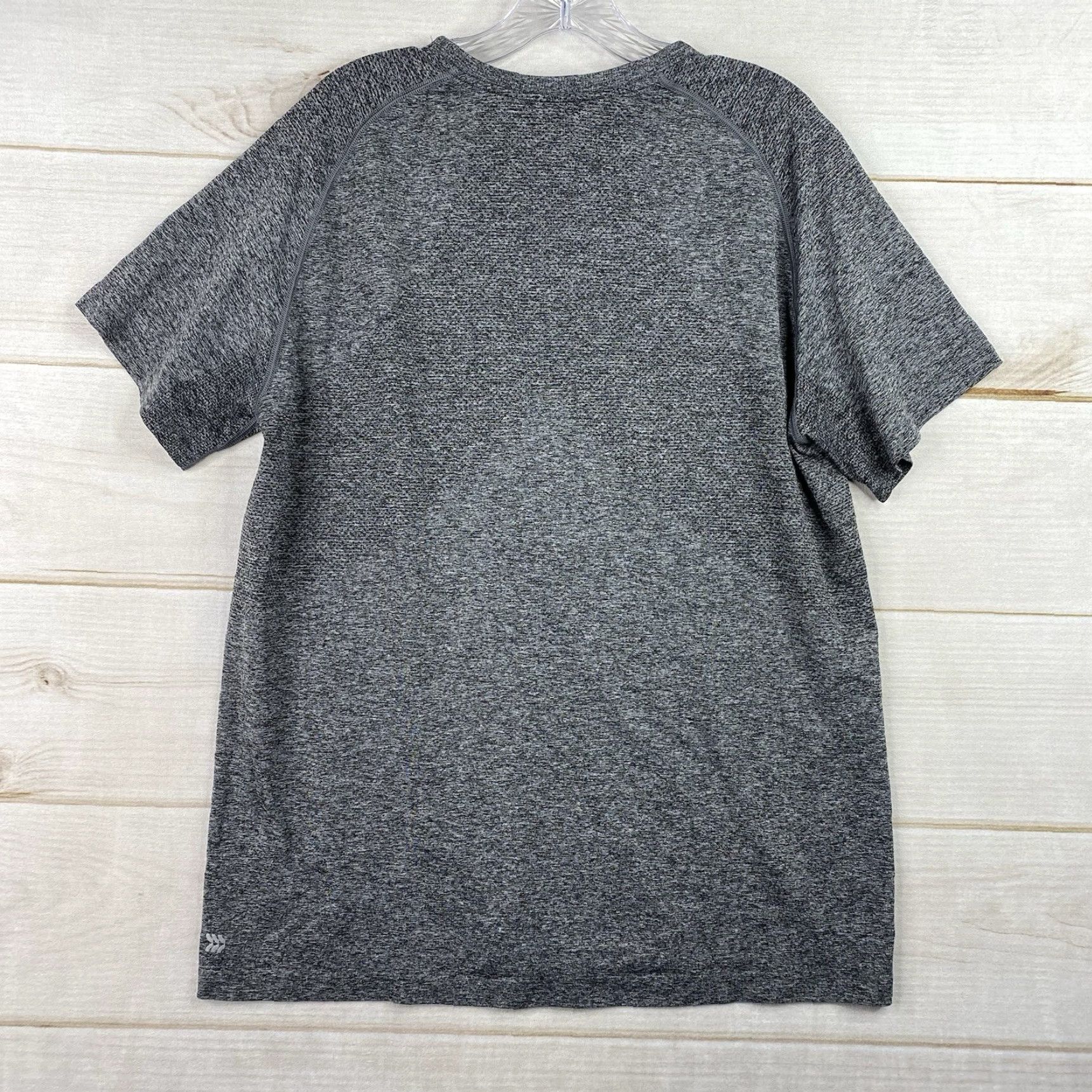 Vintage All In Motion Tee Shirt Mens L Gray Vented Short Sleeve Knit Size US L / EU 52-54 / 3 - 4 Thumbnail