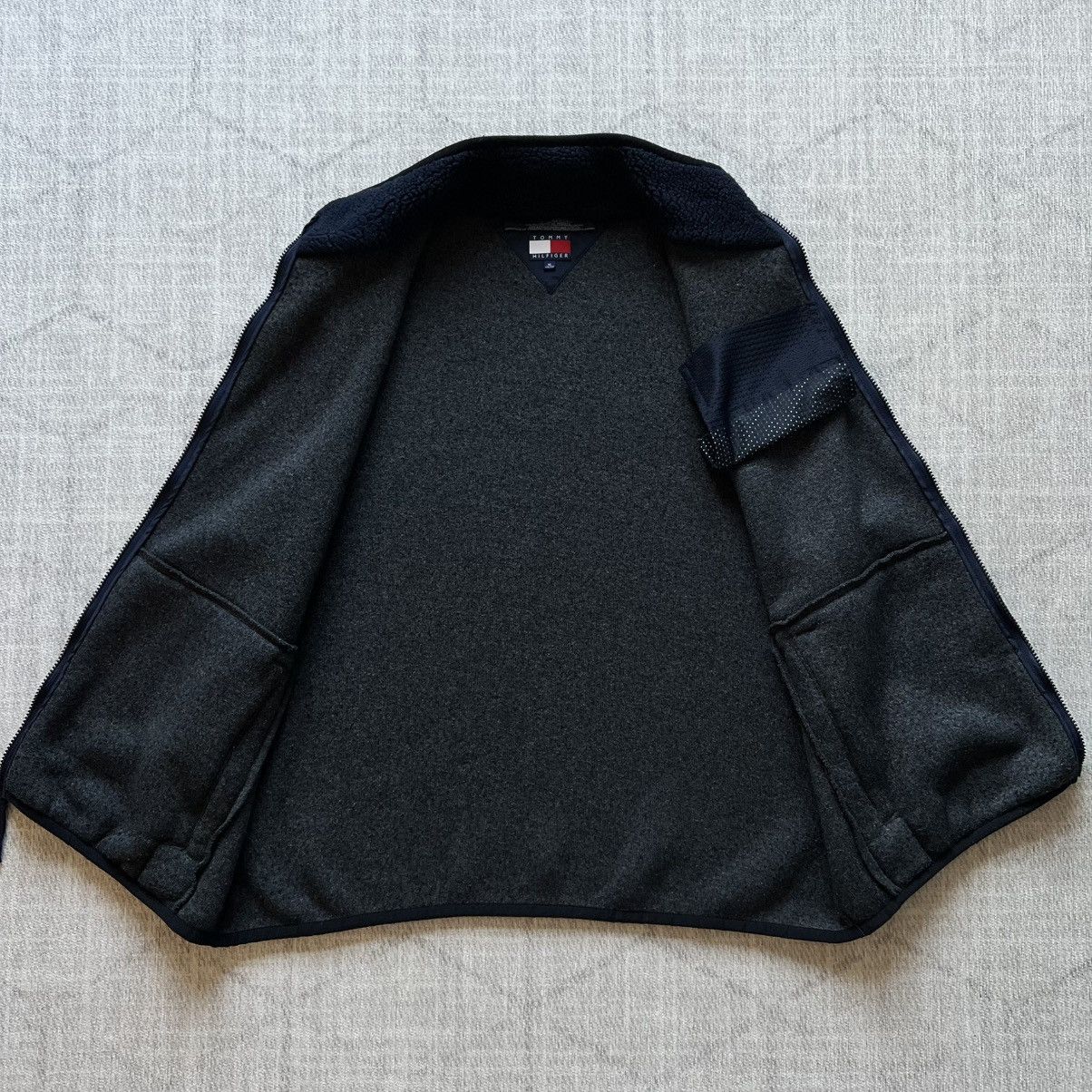 Tommy Hilfiger Vintage 1990s Tommy Hilfiger Grey Deep Pile Popcorn Vest XL Size US XL / EU 56 / 4 - 5 Thumbnail