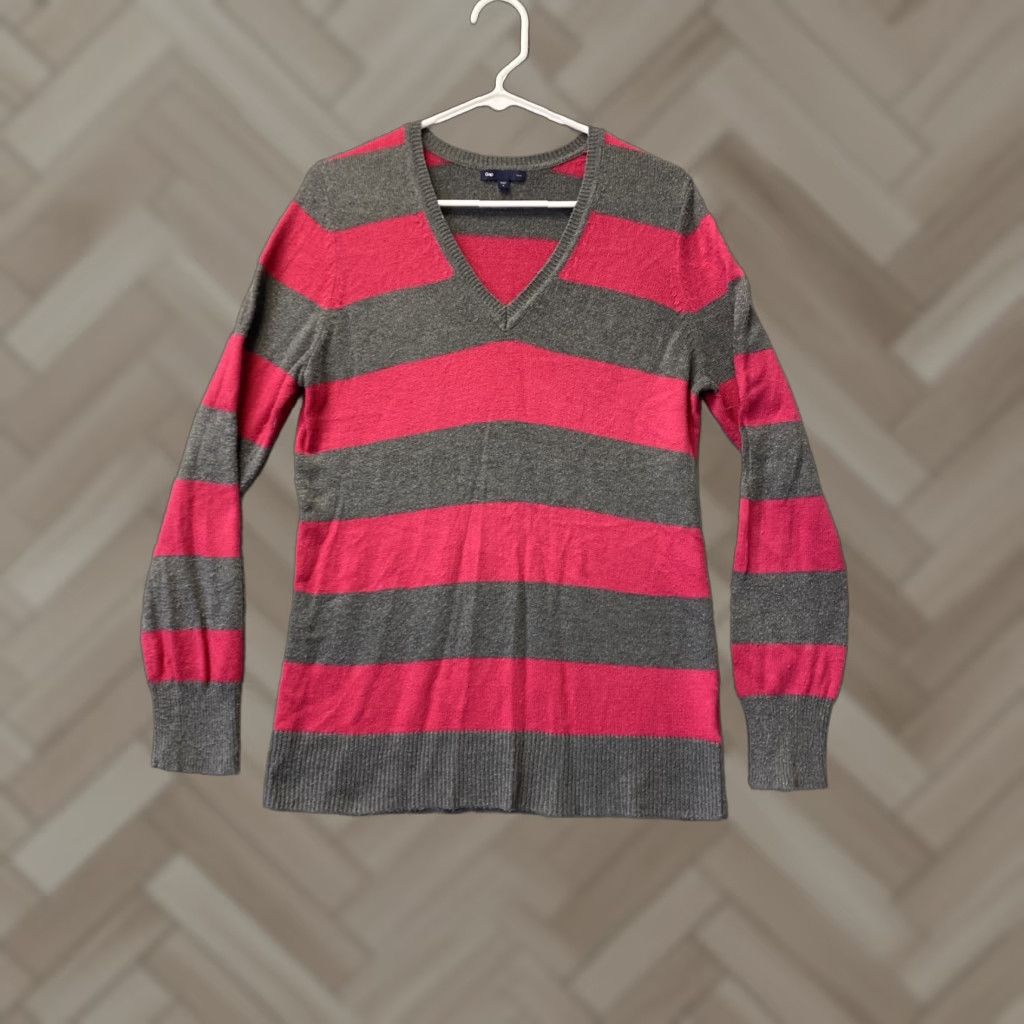 Gap Gap Sweater Women L Gray Magenta V Neck Large / 96-12 Size L / US 10 / IT 46 - 1 Thumbnail