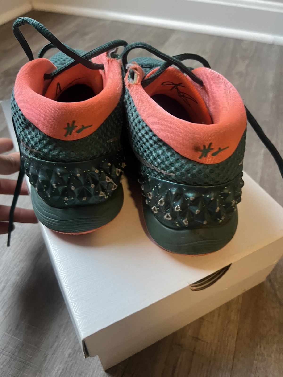 Nike Kyrie1 (gs) Size US 7 / EU 40 - 4 Thumbnail