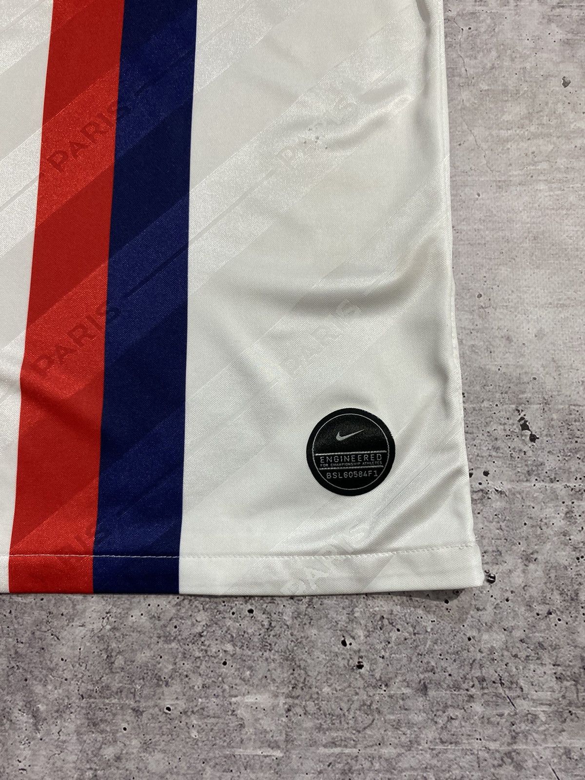Nike × Vintage NIKE PSG JERSEY Size US L / EU 52-54 / 3 - 4 Thumbnail
