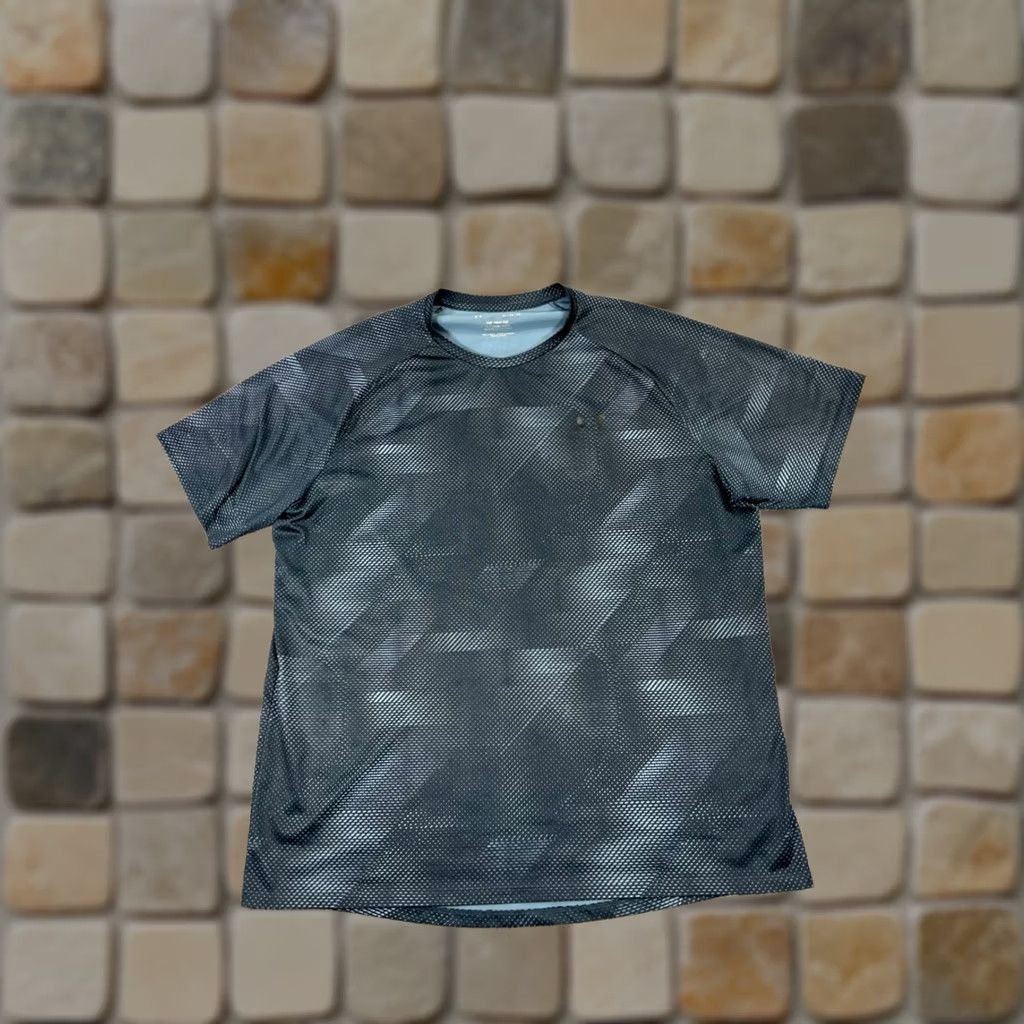 Under Armour Under Armour Shirt Mens Xl Gray Running Top Size US XL / EU 56 / 4 - 1 Thumbnail