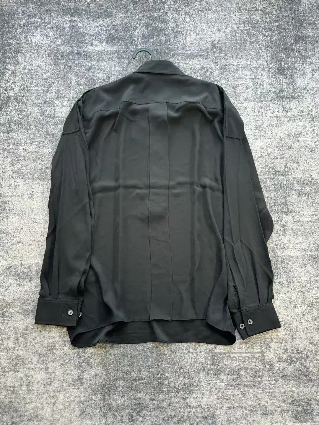 Louis Vuitton Louis Vuitton Black Gold Buckle Utility Shirt. Size US M / EU 48-50 / 2 - 2 Thumbnail
