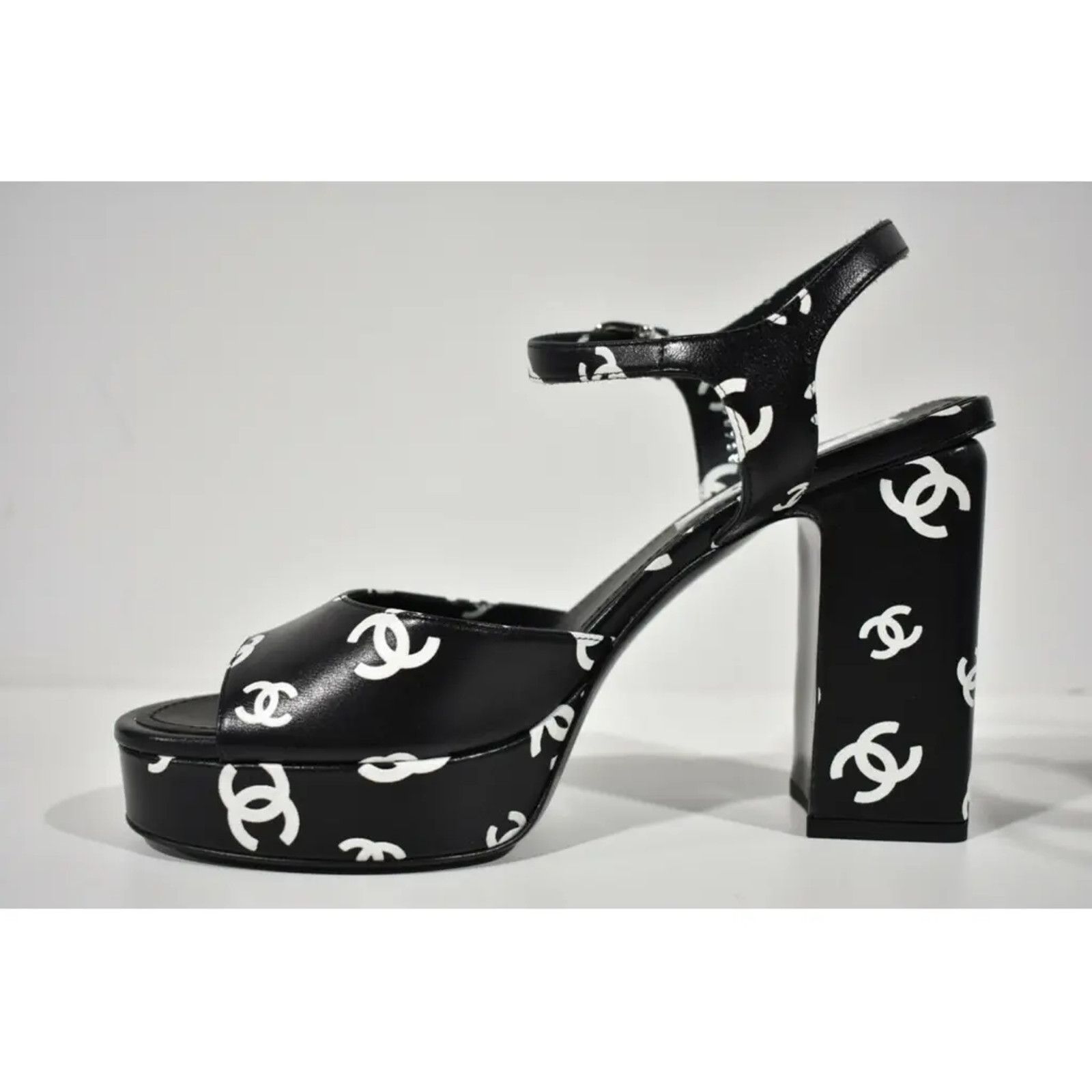 Chanel Chanel 22S Black White Lambskin CC Logo Platform Strap Size US 9 / IT 39 - 8 Thumbnail