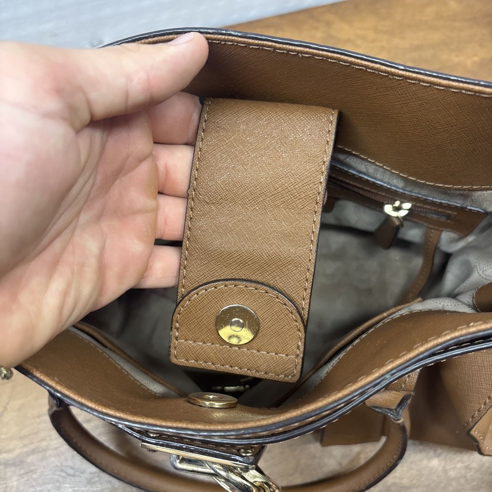 Michael Kors Michael Kors Hamilton Saffiano Leather Medium Handbag Size ONE SIZE - 4 Thumbnail