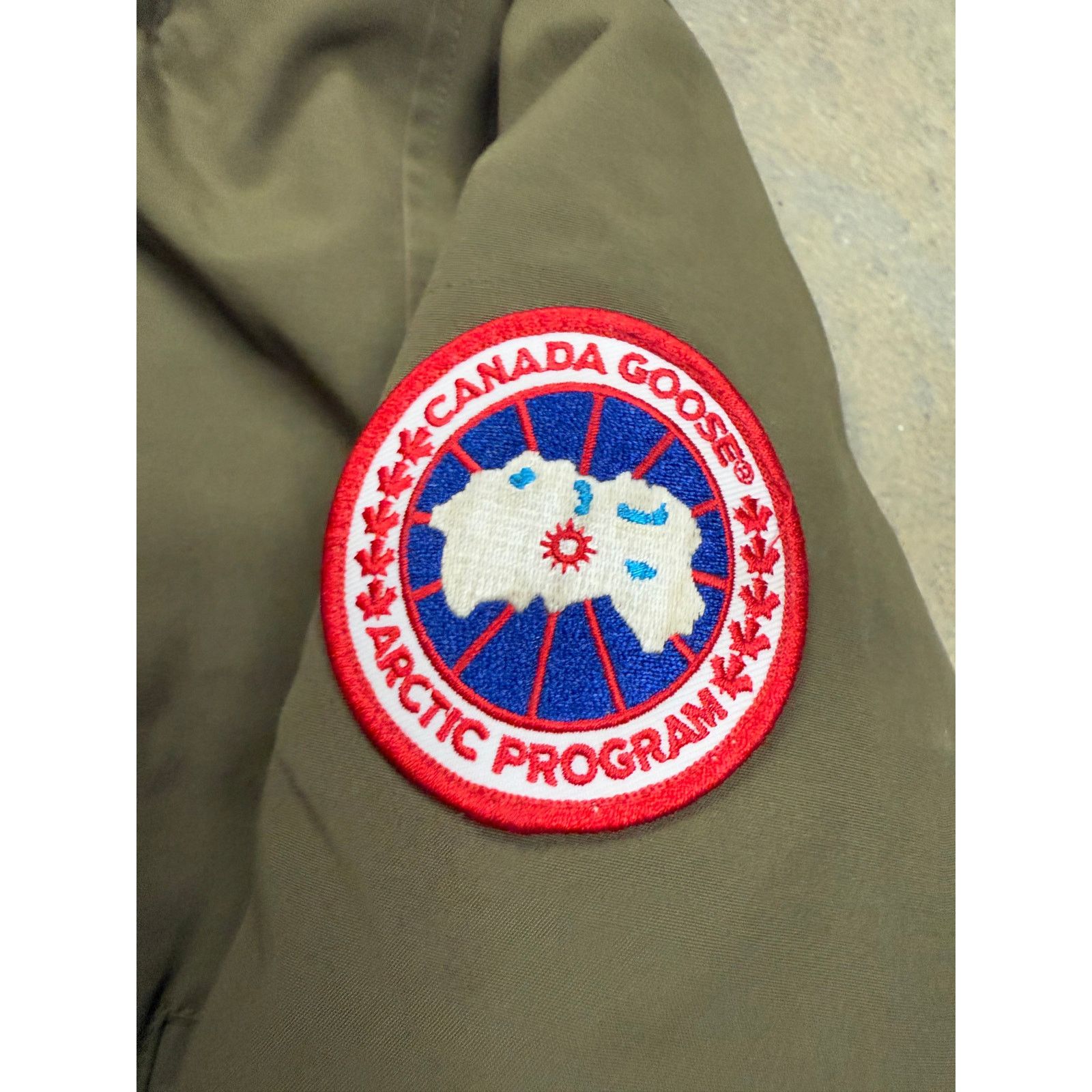 Canada Goose Canada Goose Women's Long Coat Olive XS Used Size XS / US 0-2 / IT 36-38 - 2 Thumbnail