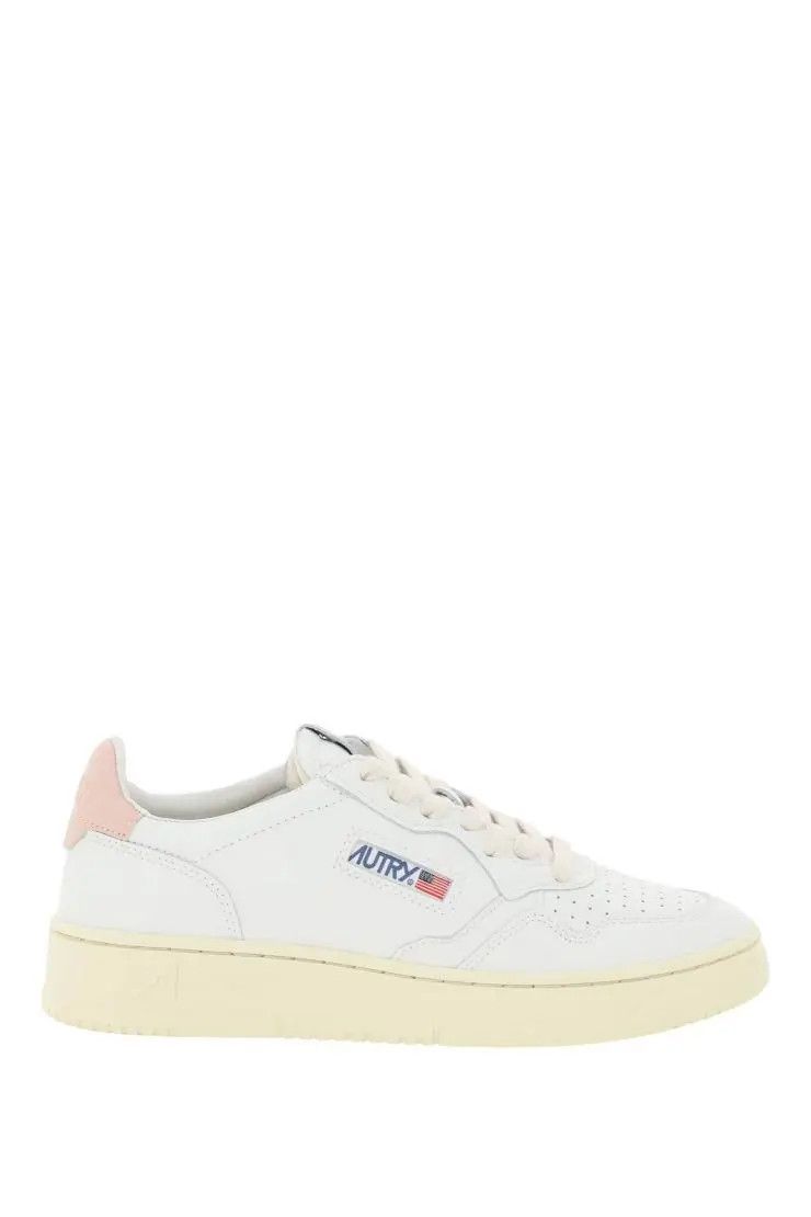 image of Autry O1S22I1N0324 Medalist Low Sneakers In White/light Pink, Women's (Size 8)