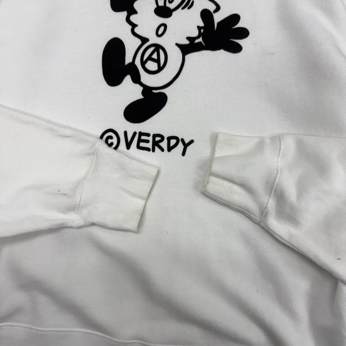 Verdy Verdy Uniqlo Oversize Pullover Sweater Size US S / EU 44-46 / 1 - 5 Thumbnail